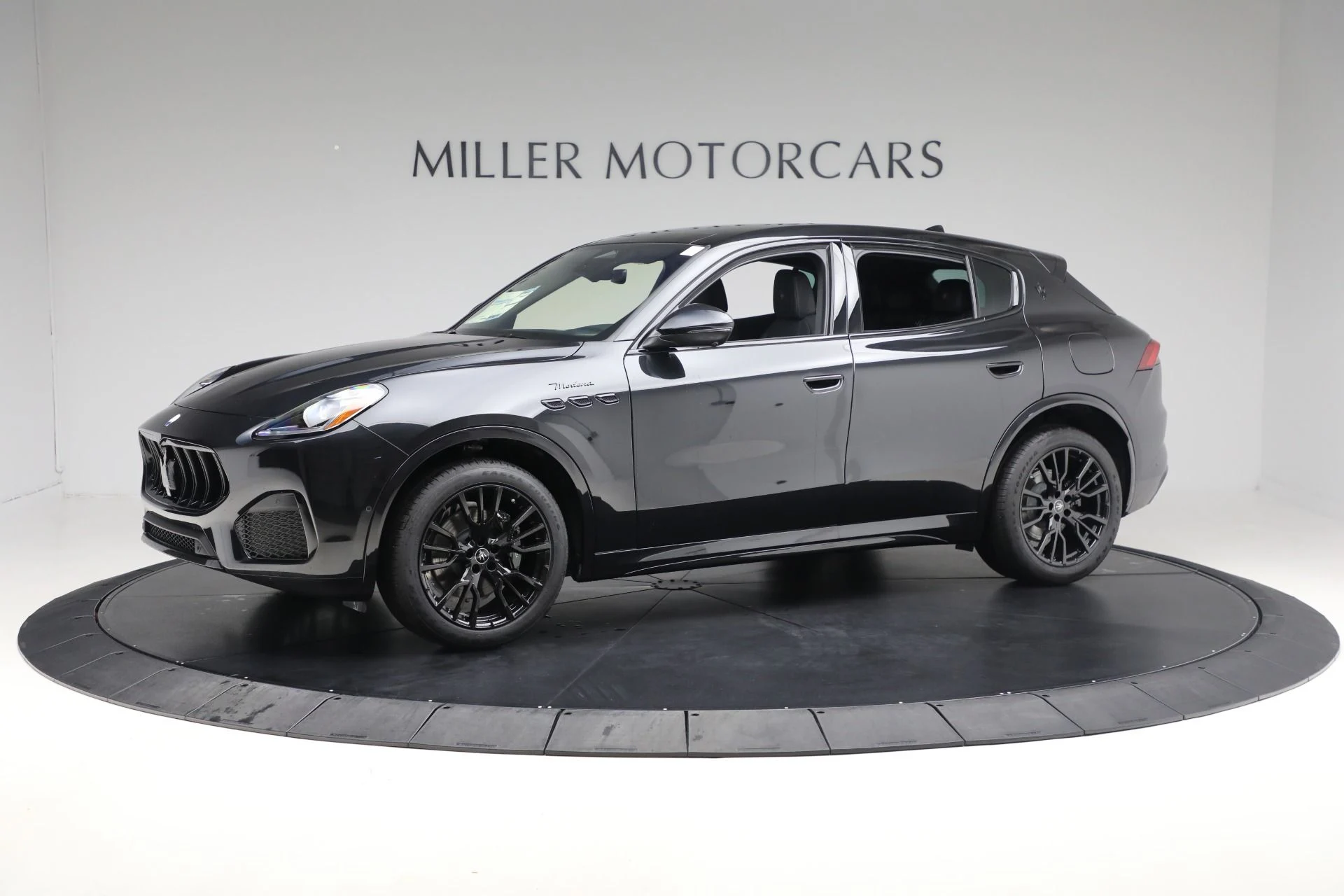 mph001_828498051_New_2025_Maserati_Grecale_Modena_8c139a026a