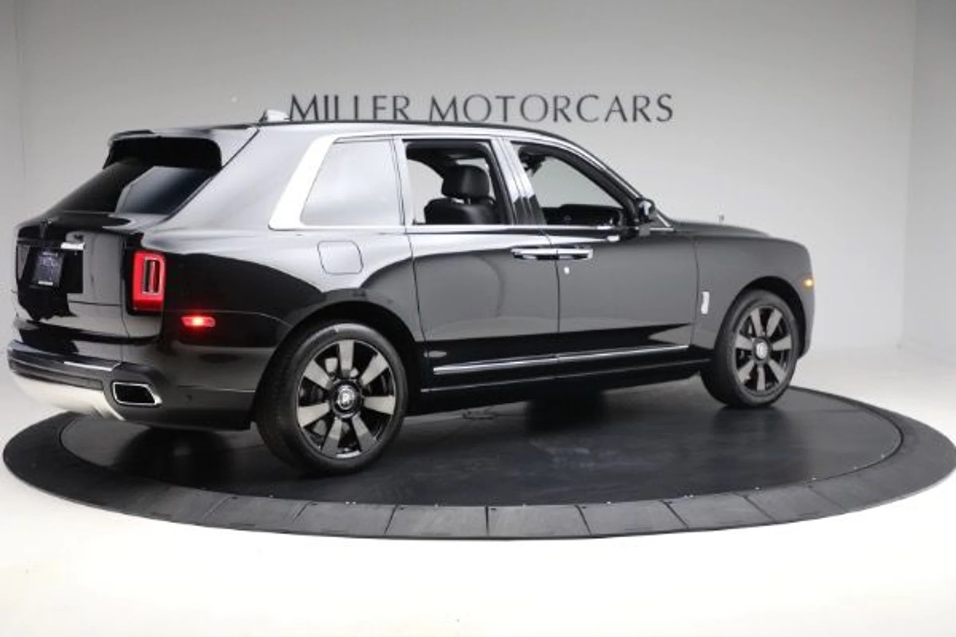 mph001_839368385_Used_2021_Rolls_Royce_Cullinan_c6b9c60e31