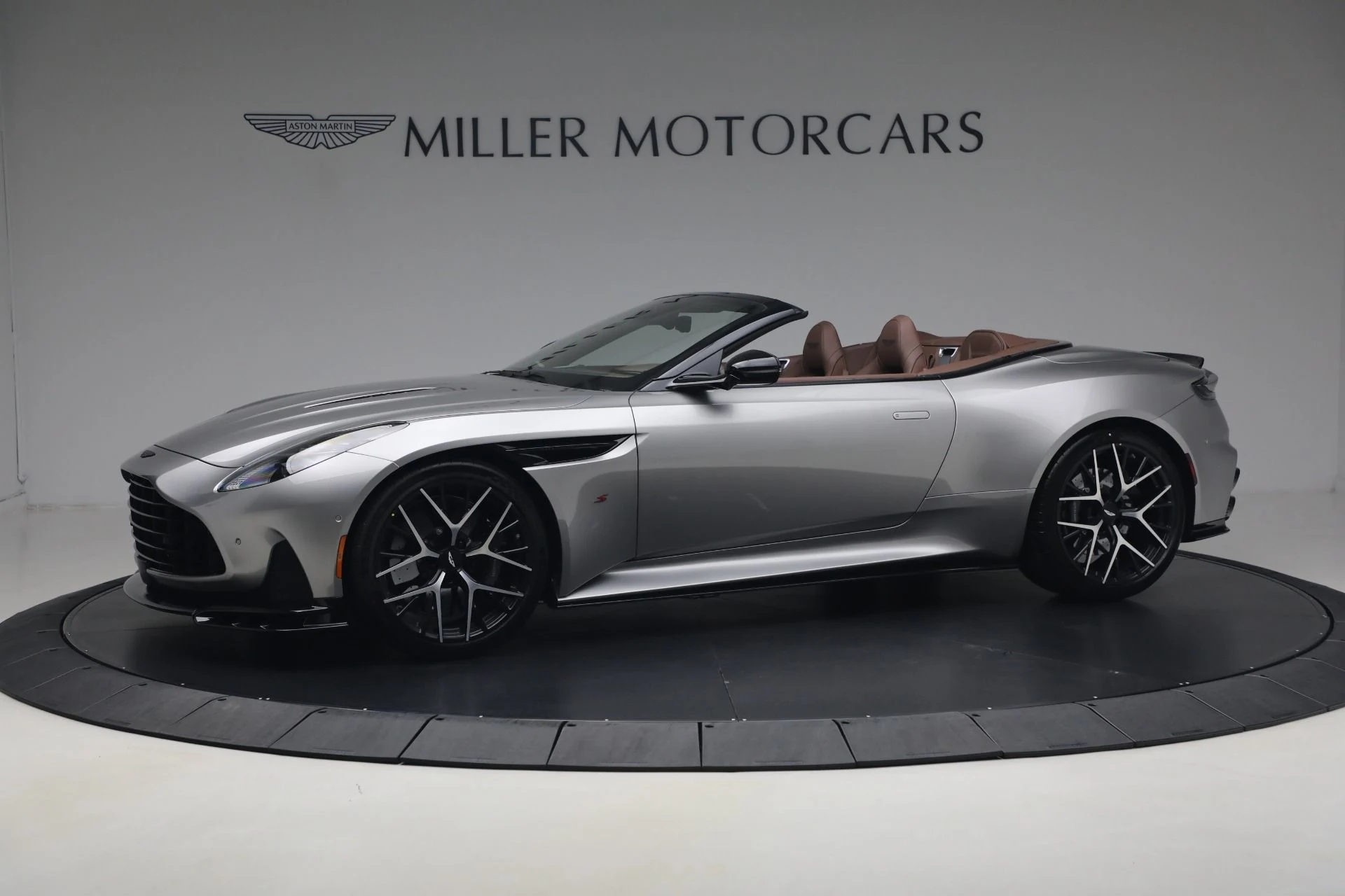 mph001_847928762_New_2026_Aston_Martin_DB_12_S_Volante_1781361339_f64be28c69
