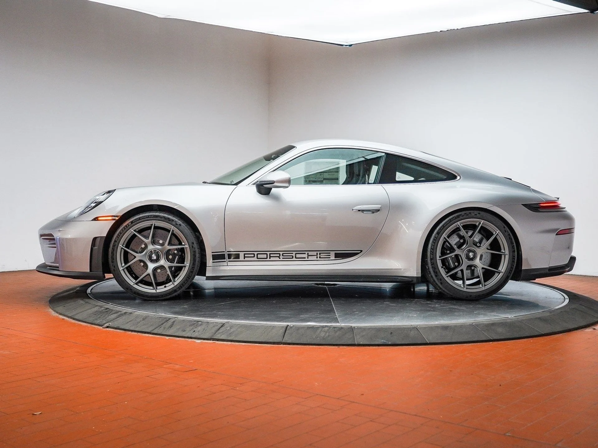 mph001_857028313_5dfa70dff97d36596e41591ad14b1fbfx_dc50f8dd6e