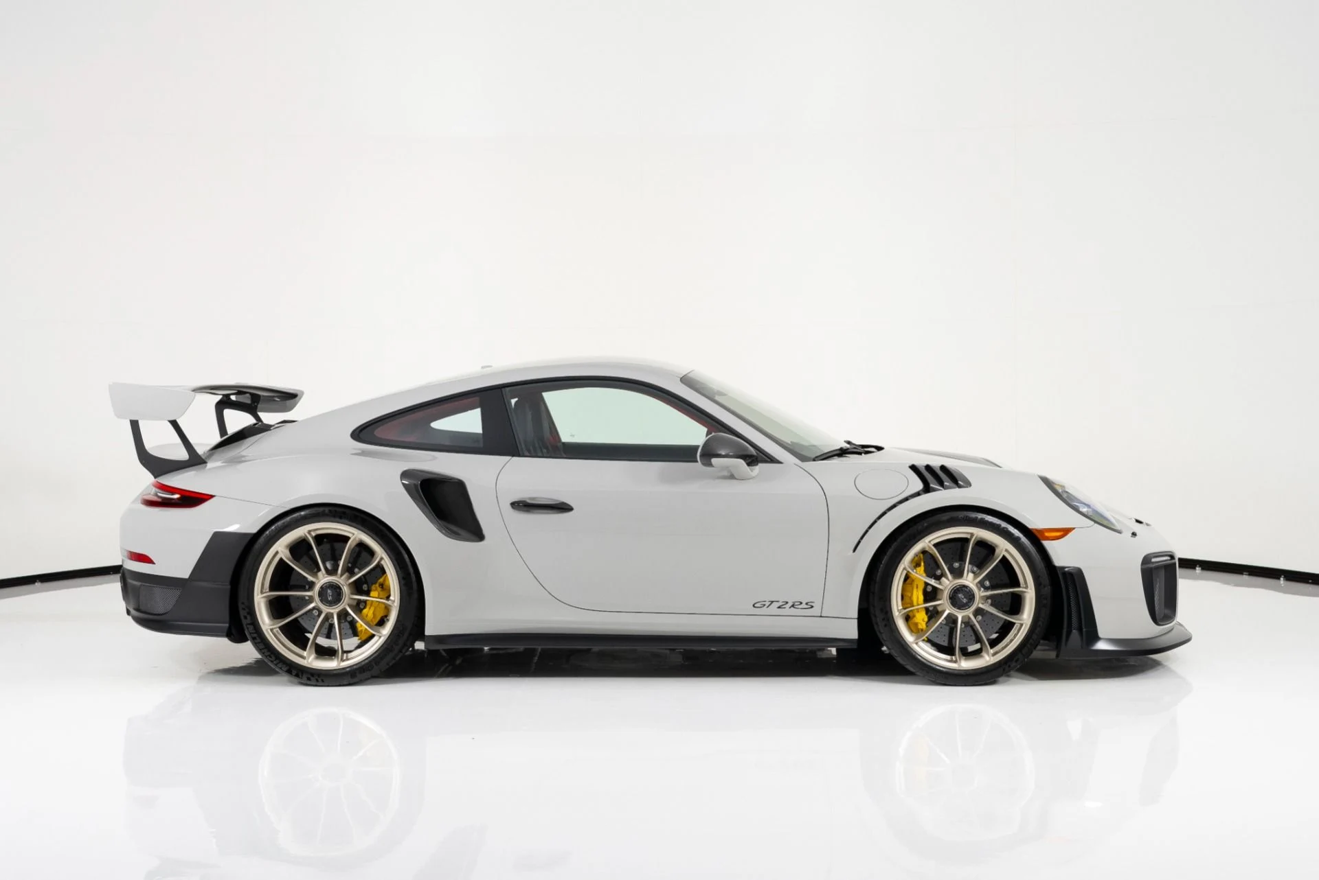 mph001_862181238_Used_2018_Porsche_911_GT_2_RS_1756256413_2787d190da