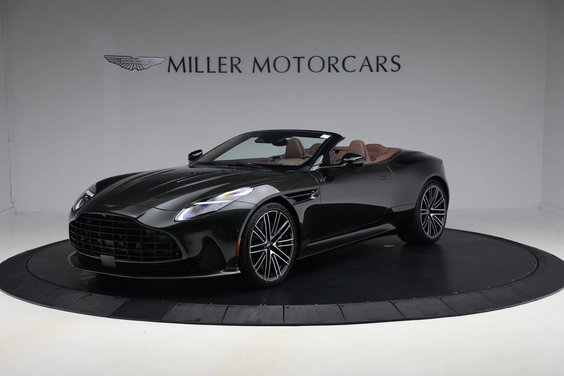 mph001_870945922_Used_2024_Aston_Martin_DB_12_Volante_ecb15f6722