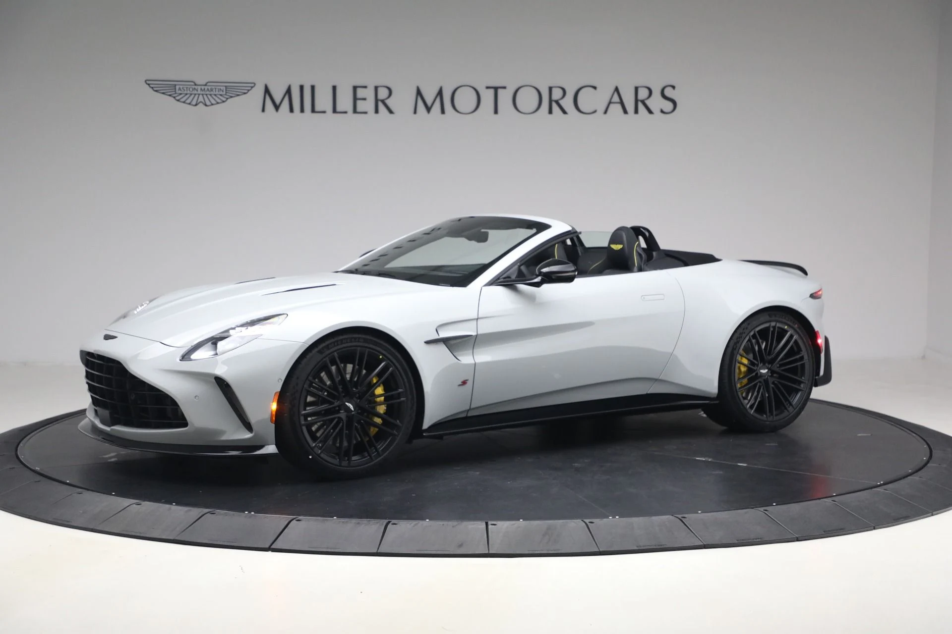 mph001_883965441_New_2026_Aston_Martin_Vantage_S_Roadster_1776800186_a2d11b000b