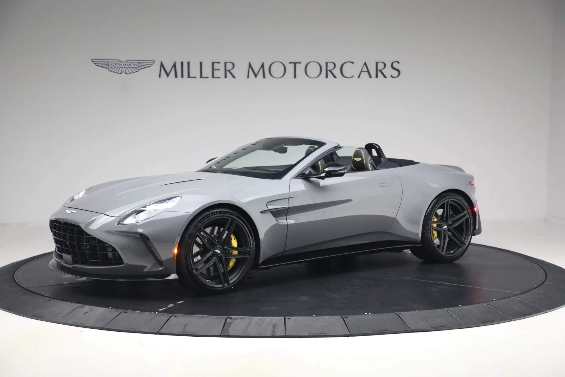 mph001_890811240_New_2026_Aston_Martin_Vantage_Roadster_1790027458_36a3fbbcb9