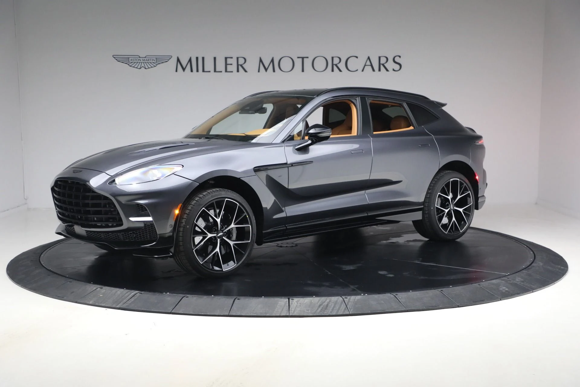 mph001_894327151_New_2026_Aston_Martin_DBX_707_1770419667_01c820b7bc