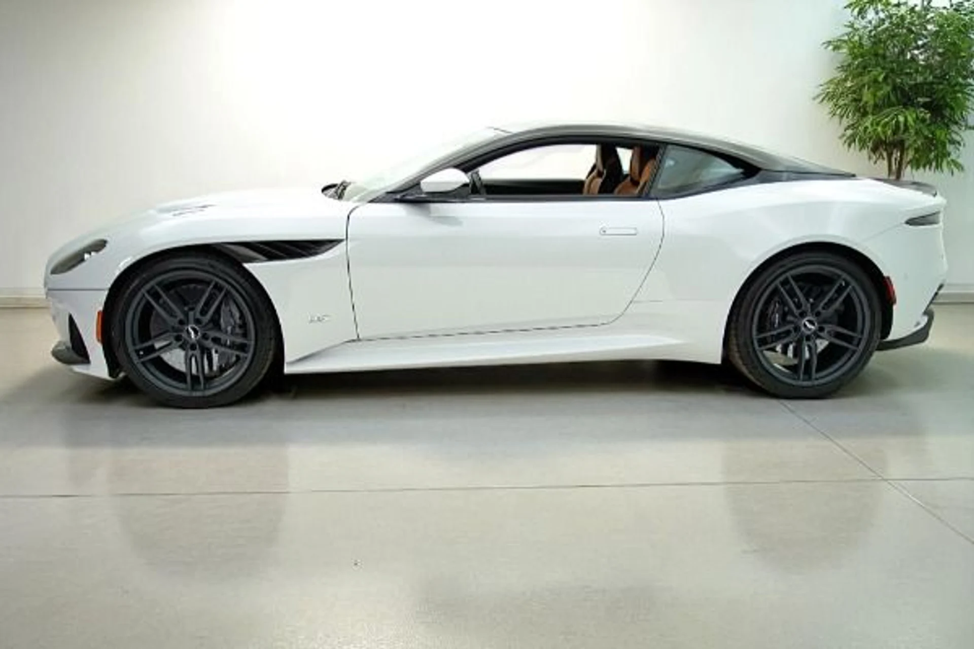 mph001_896682560_Used_2019_Aston_Martin_DBS_Superleggera_32bd8f1cbc