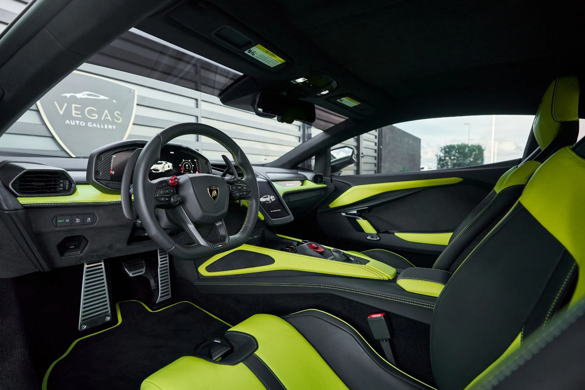 mph001_898336056_Used_2024_Lamborghini_Revuelto_1763604687_8ea36a94c8