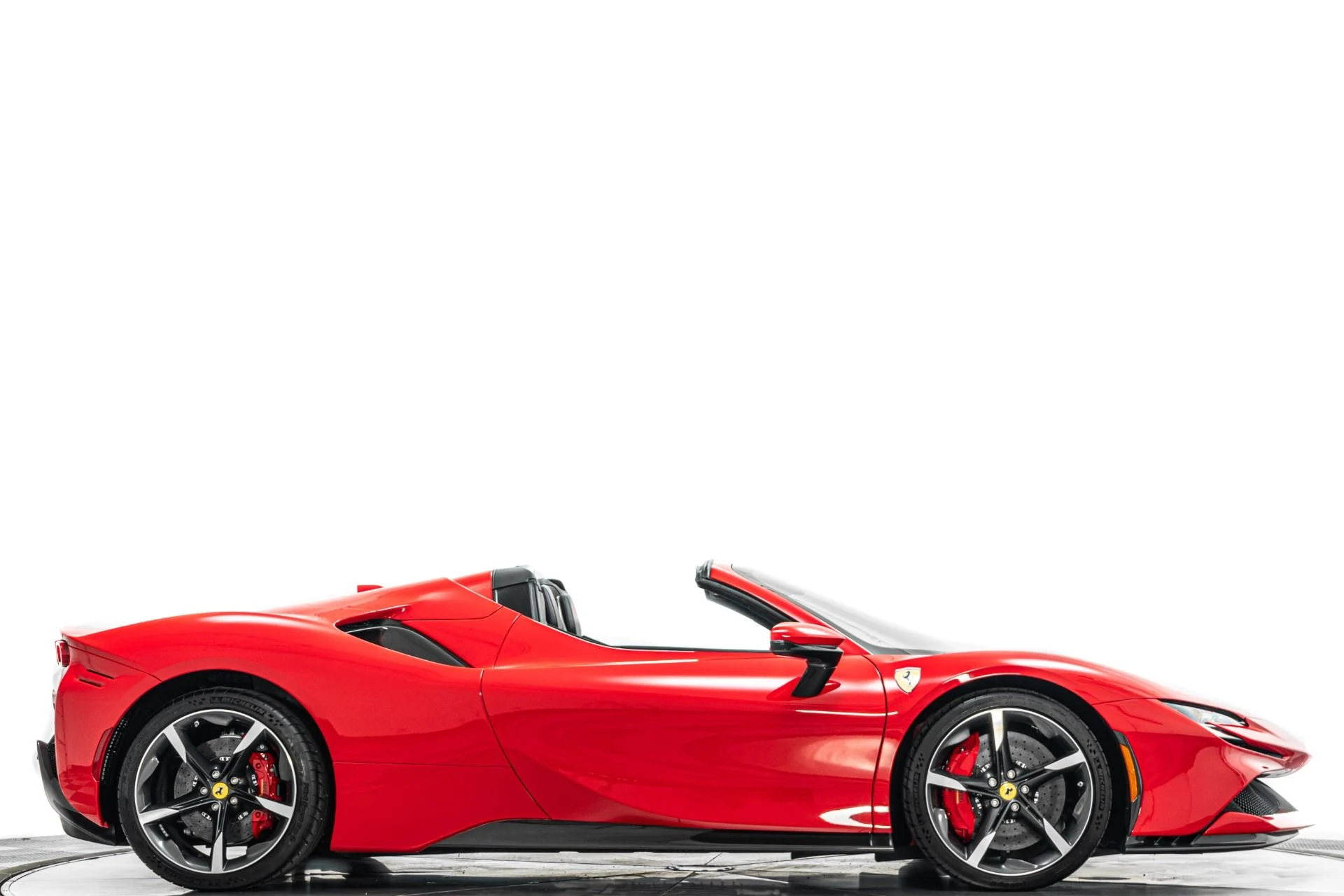 mph001_904301308_Used_2025_Ferrari_SF_90_Spider_1779917400_8d328cd80c