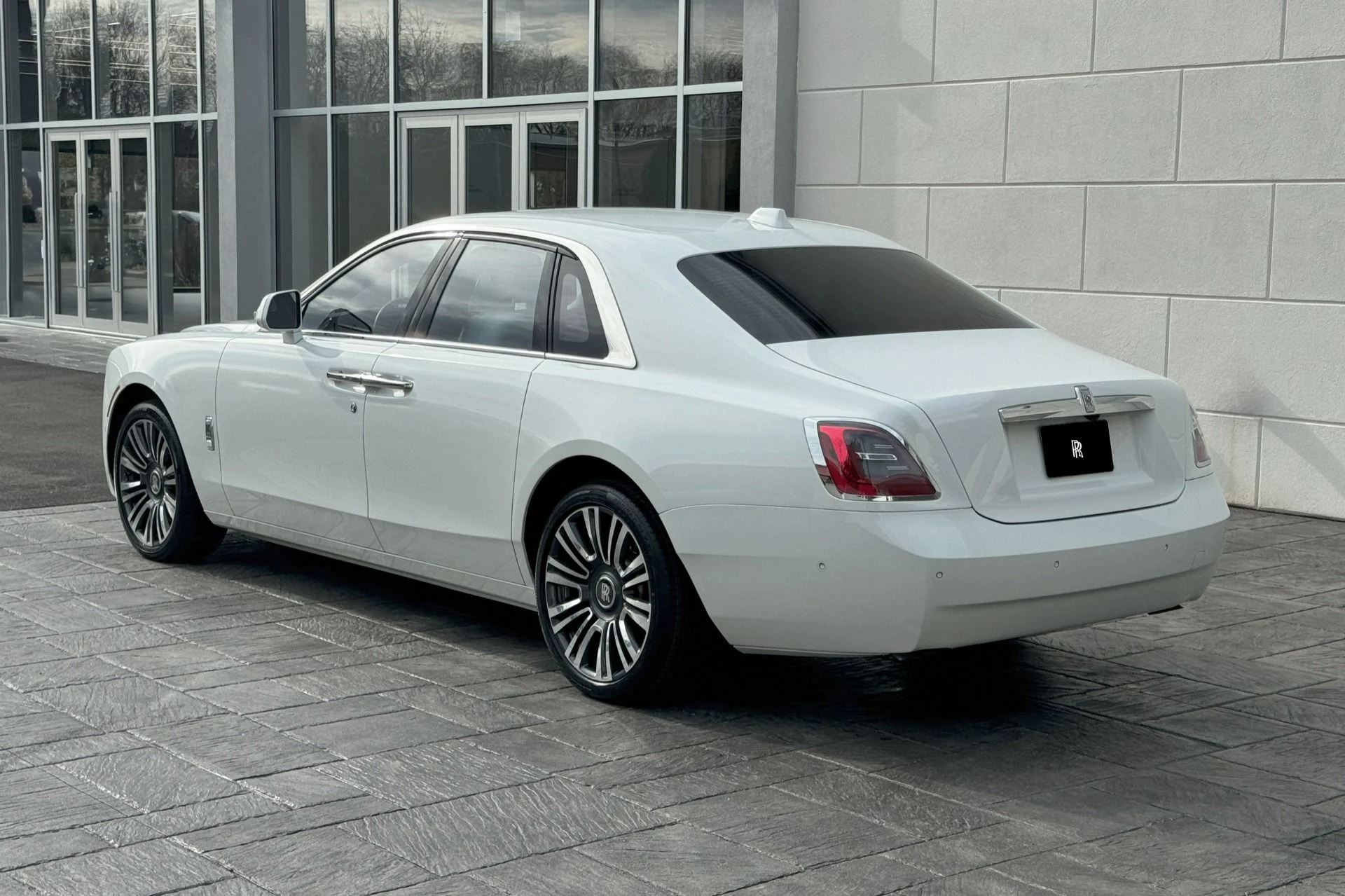 mph001_909038263_Used_2022_Rolls_Royce_Ghost_1751312167_b11ea56724