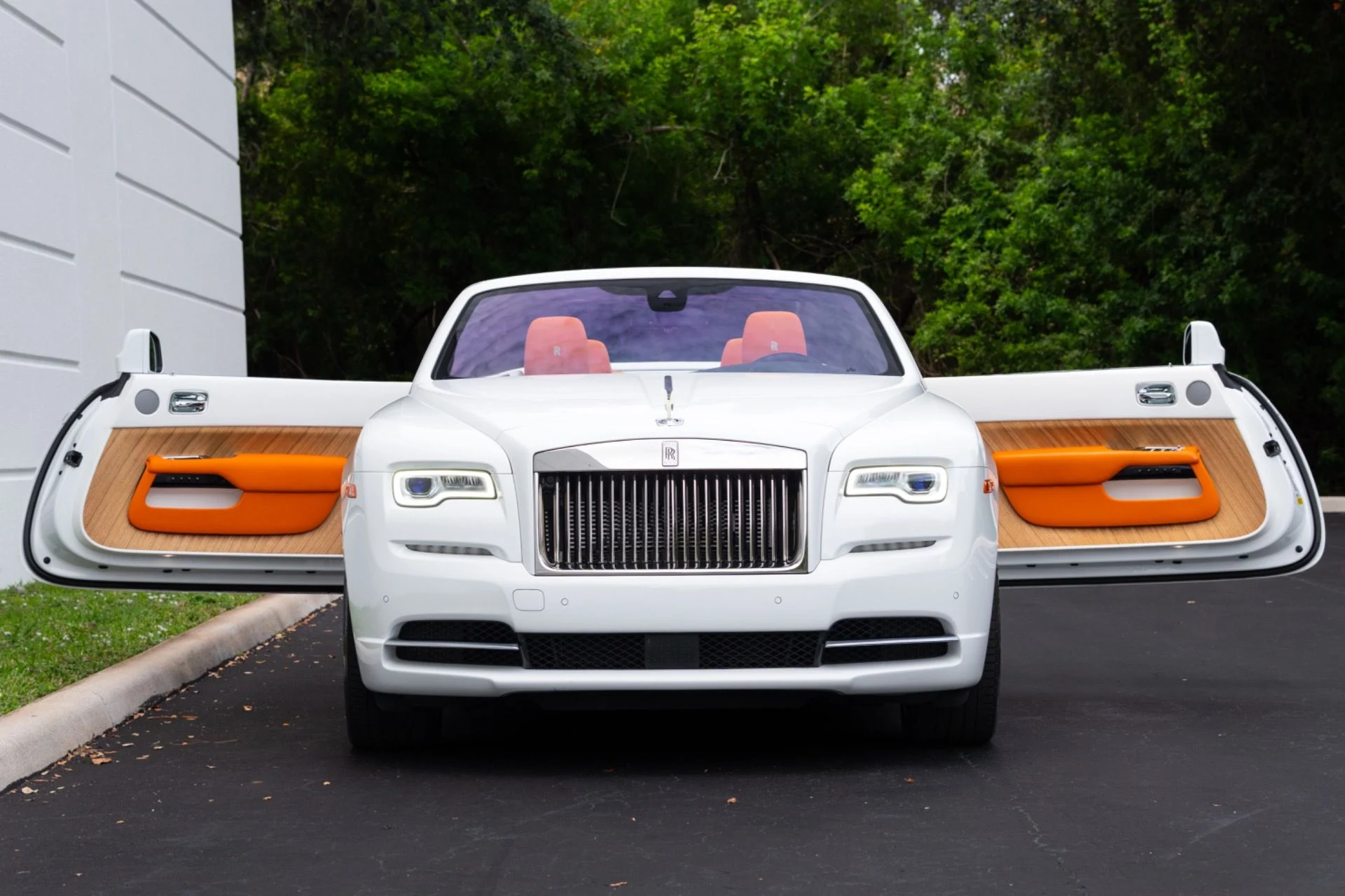 mph001_92341895_Used_2017_Rolls_Royce_Dawn_1781114248_53949b9e28