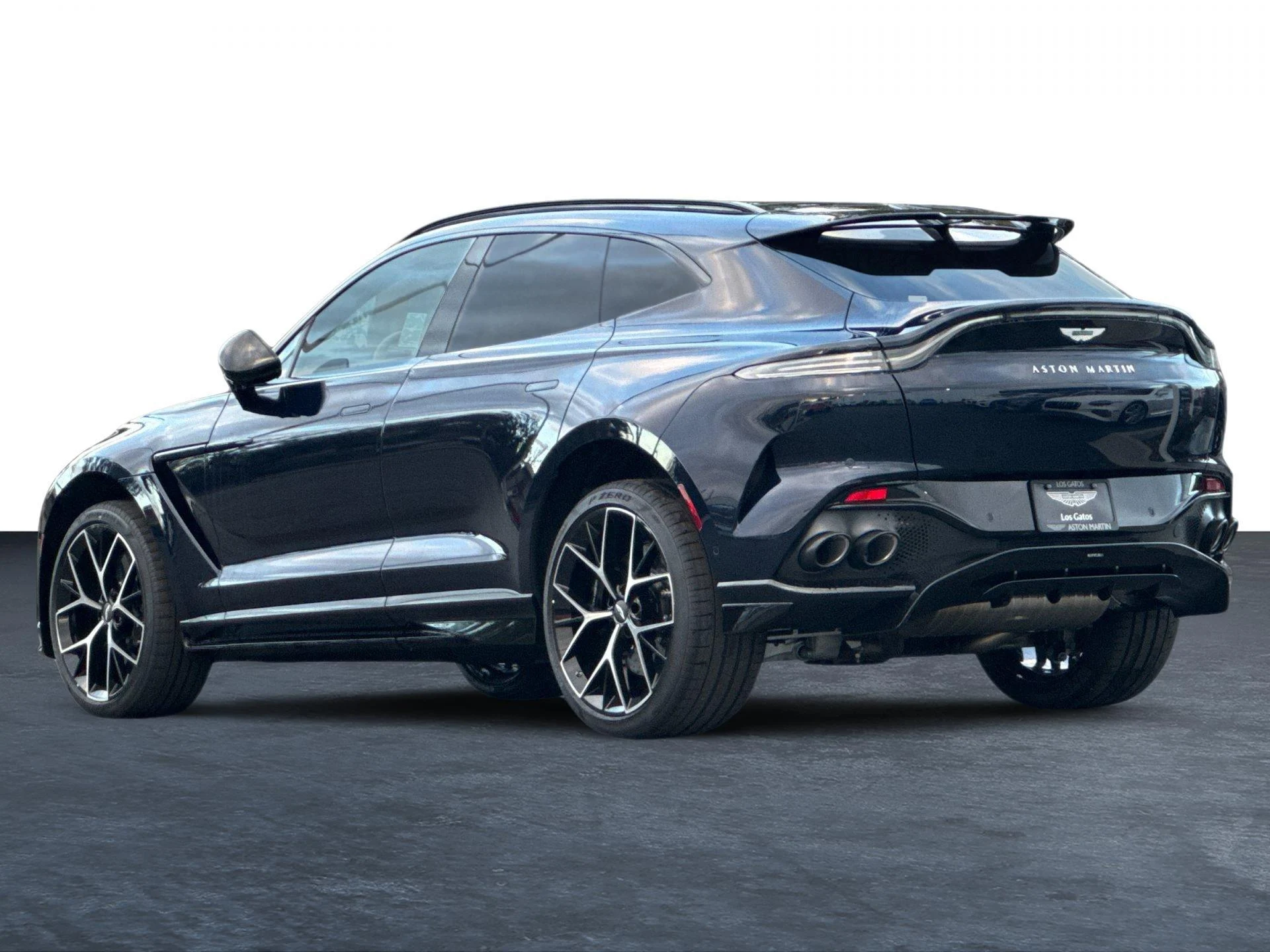 mph001_940155179_New_2026_Aston_Martin_DBX_707_1767798684_5cbd5a50f3