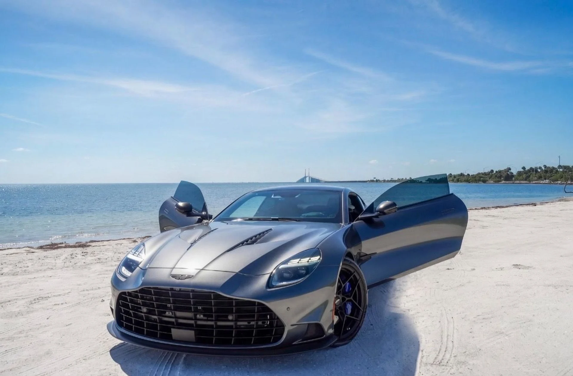 mph001_94578357_Used_2025_Aston_Martin_Vanquish_1792440112_fe6ea0b5eb