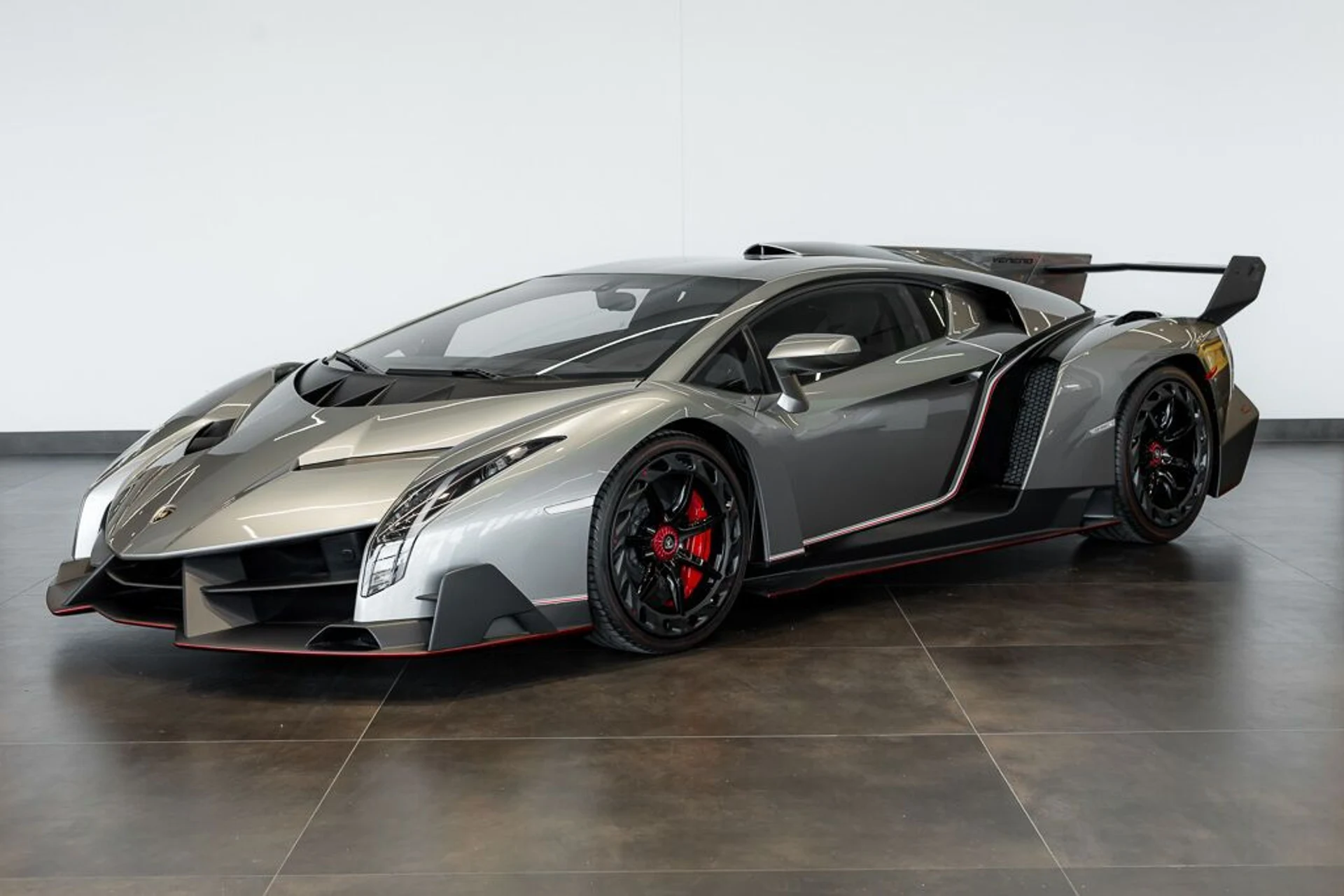 mph001_962716860_lamborghini_veneno_2014_jpg_v_1779988126_757dd4f26f
