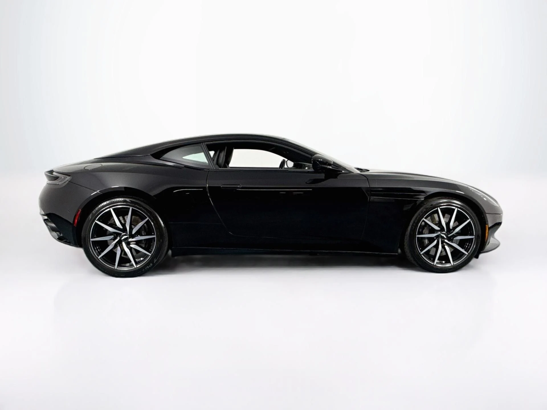 mph001_96987115_Used_2020_Aston_Martin_DB_11_V8_1787344151_ef595b3a0c