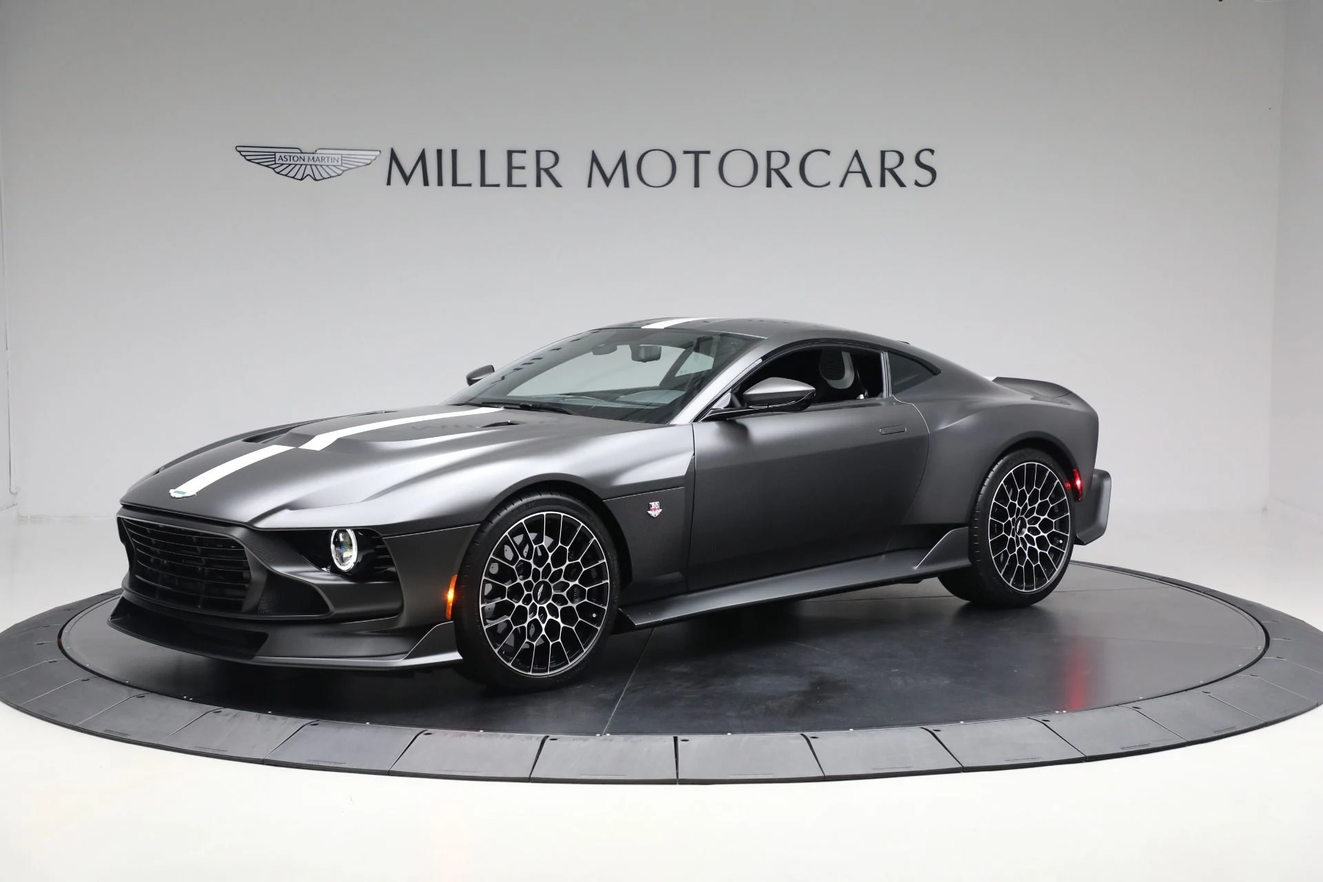 mph001_984658020_New_2024_Aston_Martin_Valour_8d8778e4d5