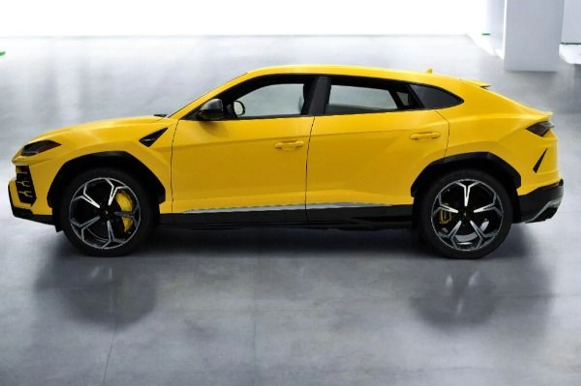 mph001_985098521_Used_2019_Lamborghini_Urus_da8ed1bfa1