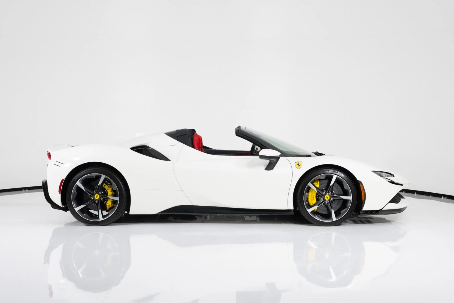 mph001_989748686_Used_2024_Ferrari_SF_90_Spider_1755801498_e619f7003e