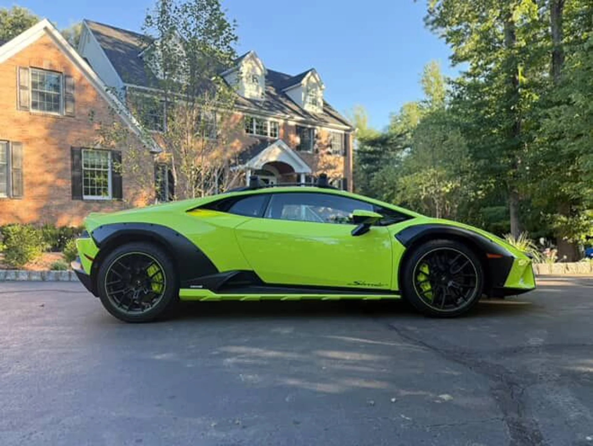 mph002_1001538146_Used_2024_Lamborghini_Huracan_Sterrato_1759167642_b7d184e1c3