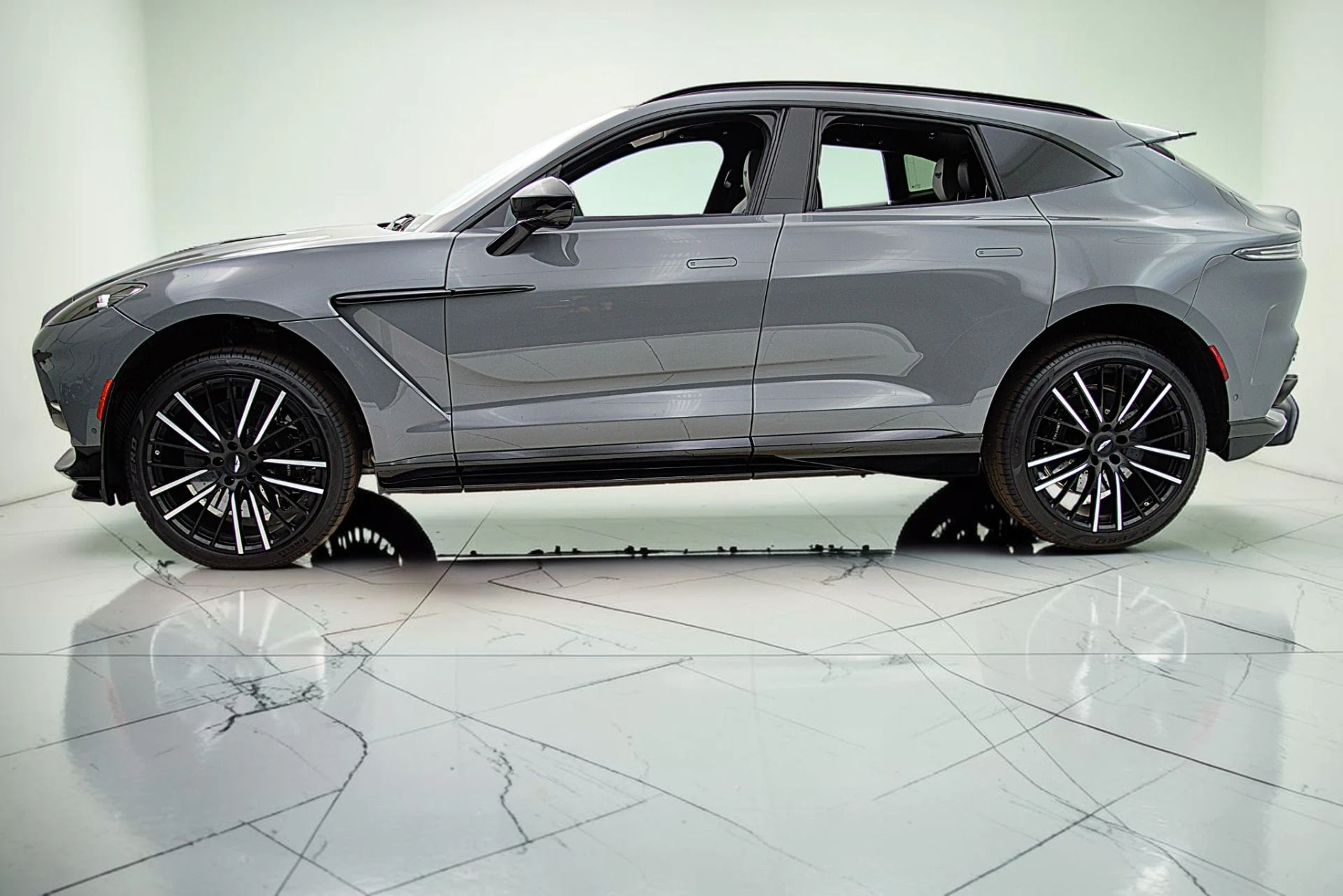 mph002_1002934515_Used_2023_Aston_Martin_DBX_707_f27a765bc6