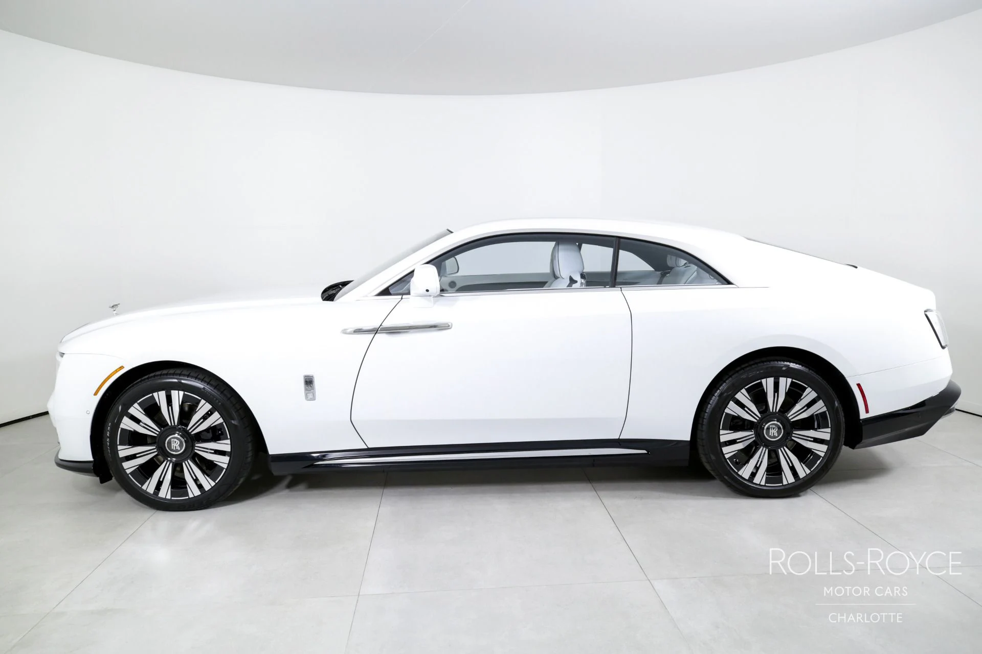 mph002_1011317271_Used_2024_Rolls_Royce_Spectre_1712872063_b6c91deb3f