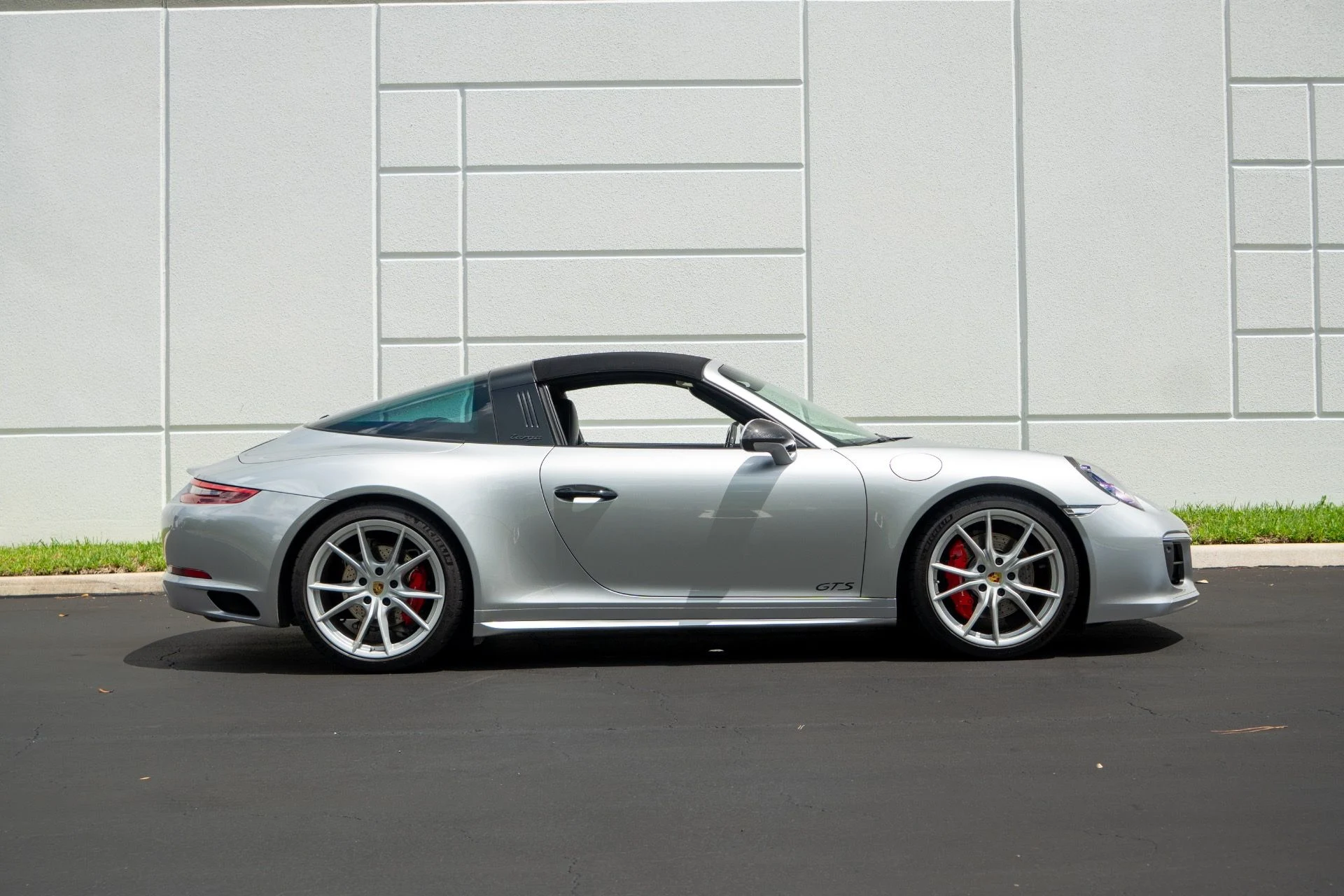 mph002_1013837612_Used_2019_Porsche_911_Targa_4_GTS_1756154089_dc9130c9c0