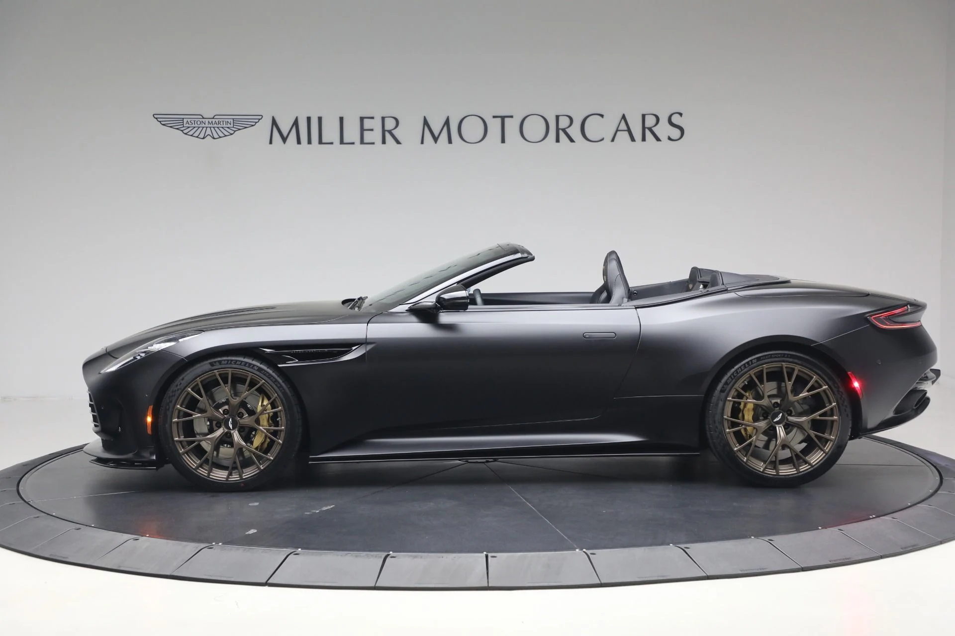 mph002_1014586726_Used_2024_Aston_Martin_DB_12_Volante_1778012465_95f094bb27