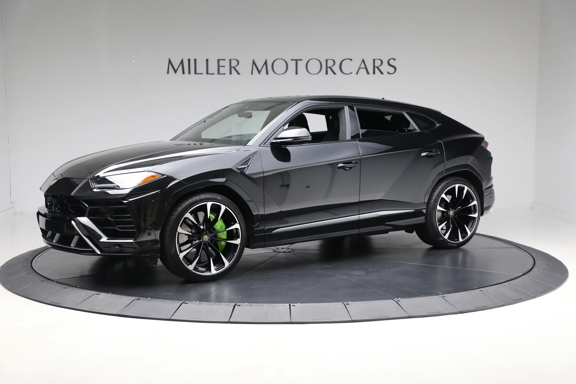 mph002_102665166_Used_2022_Lamborghini_Urus_1761597990_7bf511aec6