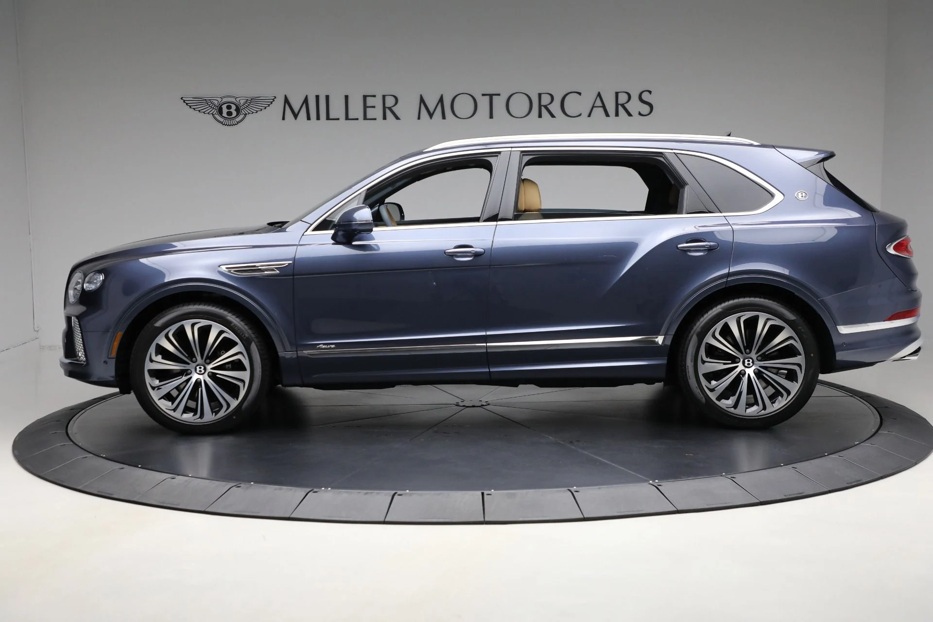 mph002_102872050_New_2025_Bentley_Bentayga_EWB_Azure_V8_f45e8b1250