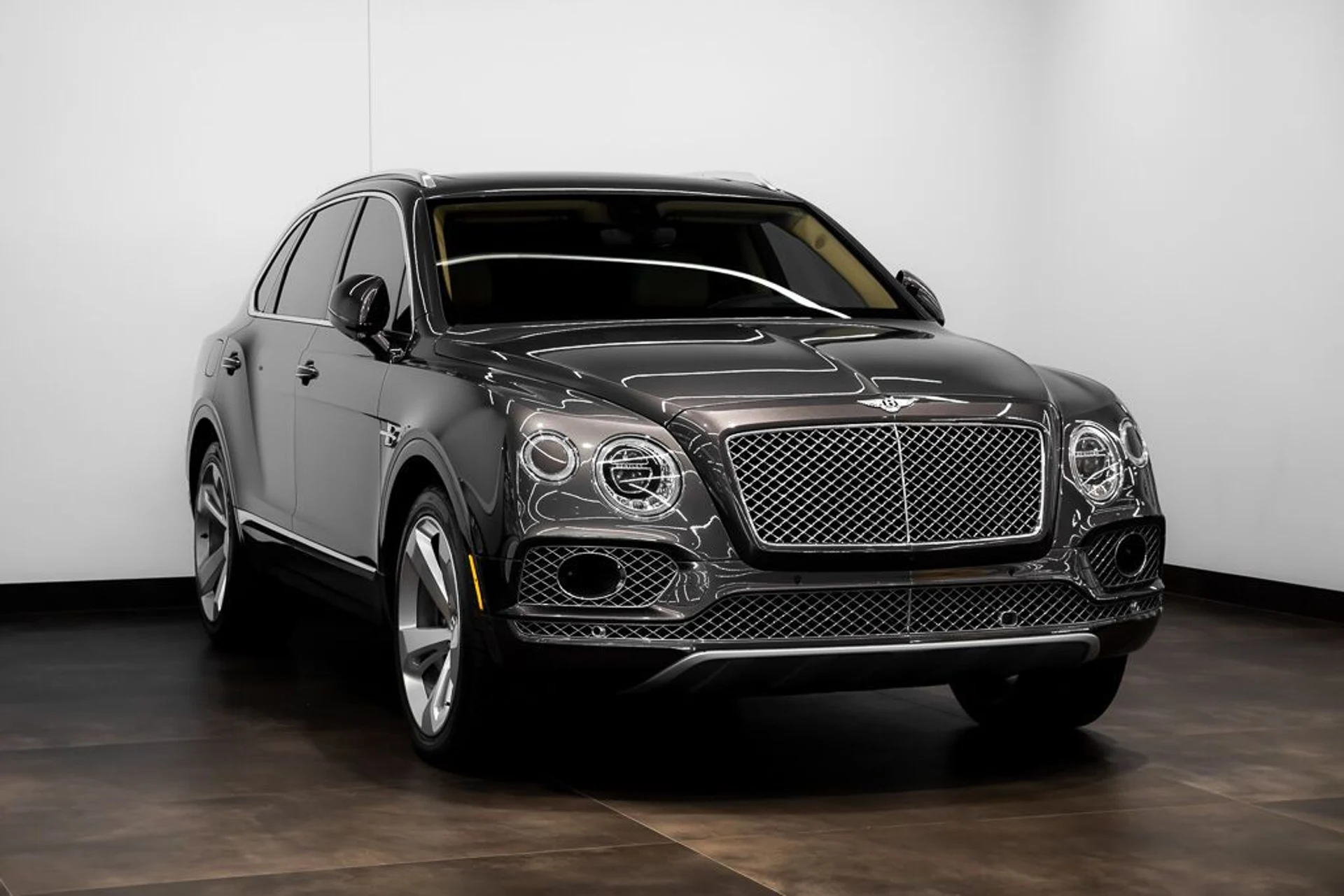 mph002_1029543977_bentley_bentayga_2017_jpg_v_1758918548_1bf37e66b9