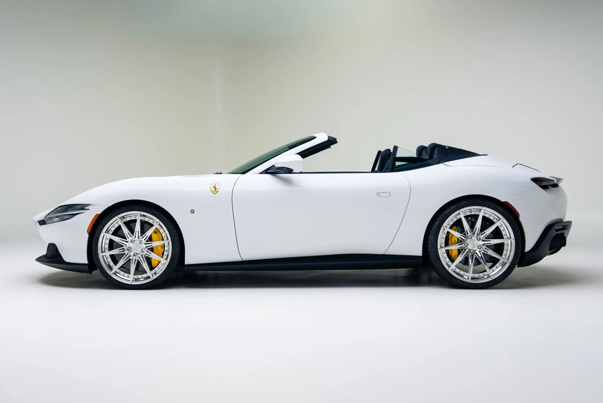 mph002_1031952947_Used_2025_Ferrari_Roma_Spider_1766089214_3bab5166f9