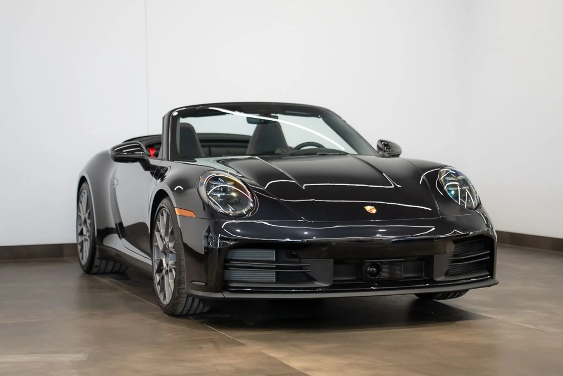 mph002_1035599810_porsche_911_2025_jpg_v_1775165756_dbf1d9bc03