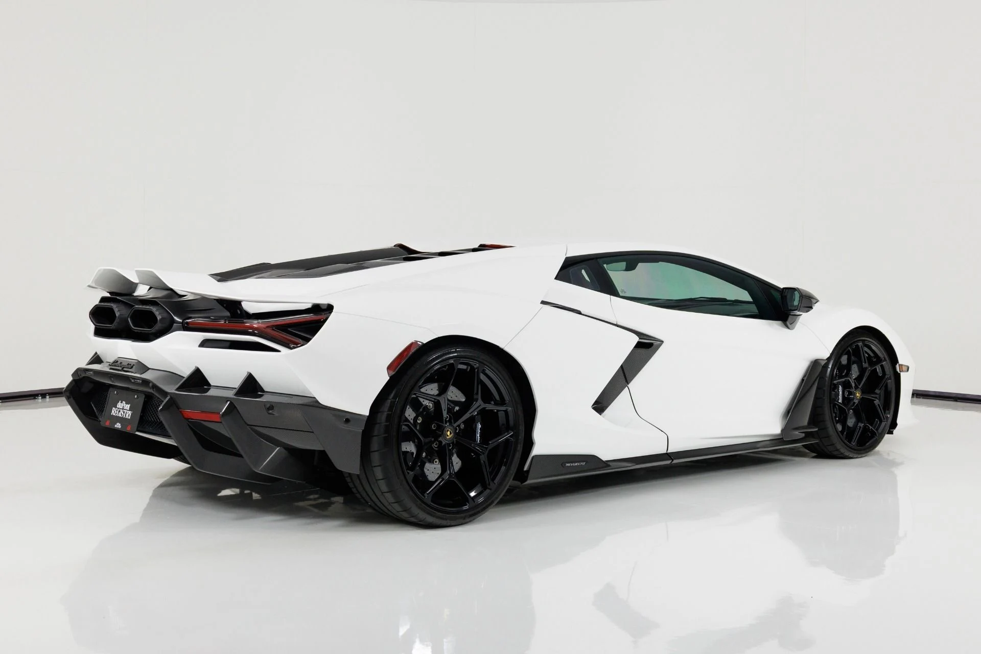 mph002_1041742586_Used_2024_Lamborghini_Revuelto_1786042557_aeda2e60a8