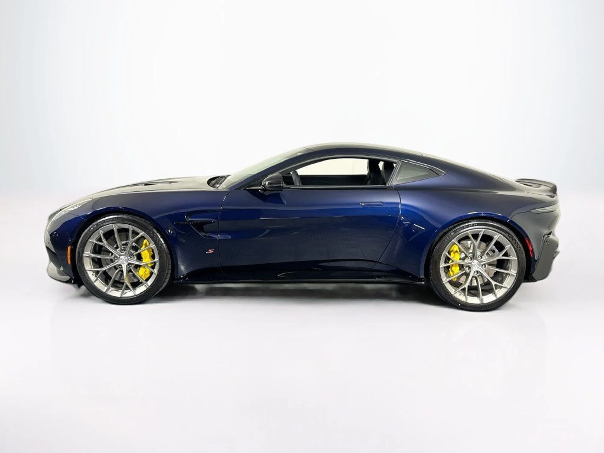 mph002_1045716106_new_2026_aston_martin_vantage_scoupe_11350_23086723_2_1024_d125f2f623
