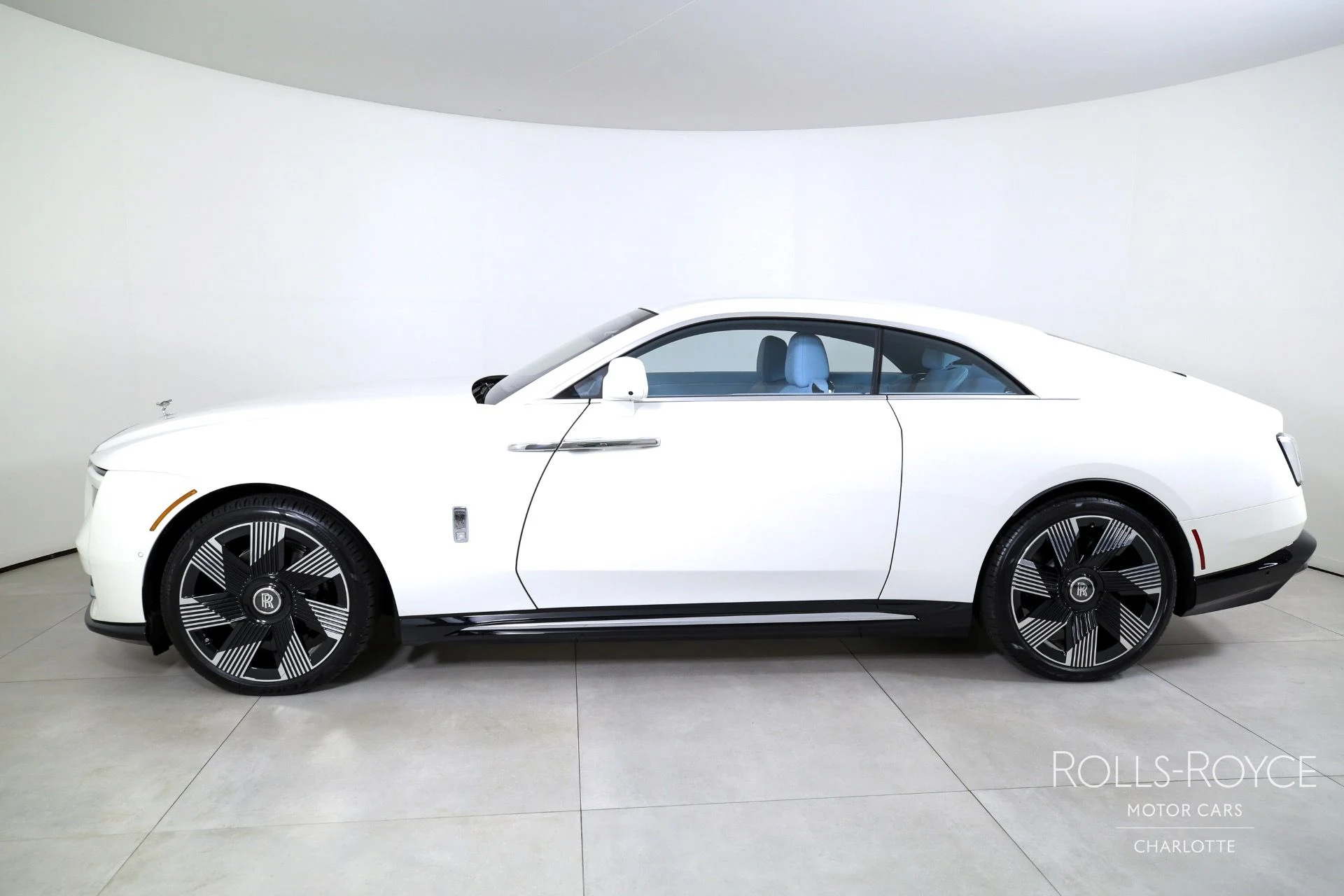 mph002_1052351675_Used_2025_Rolls_Royce_Spectre_1752785235_ffed8f7831