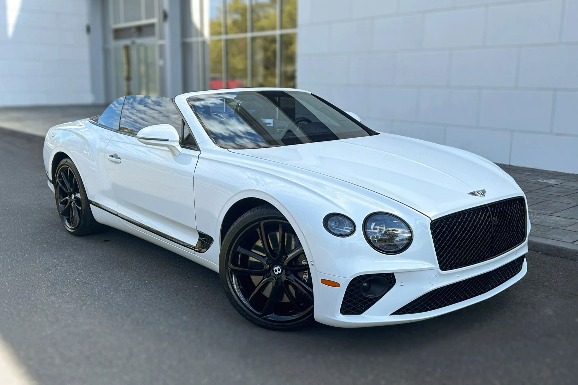 mph002_1054275283_Used_2022_Bentley_Continental_GTC_V8_1760707460_82f9b5e725