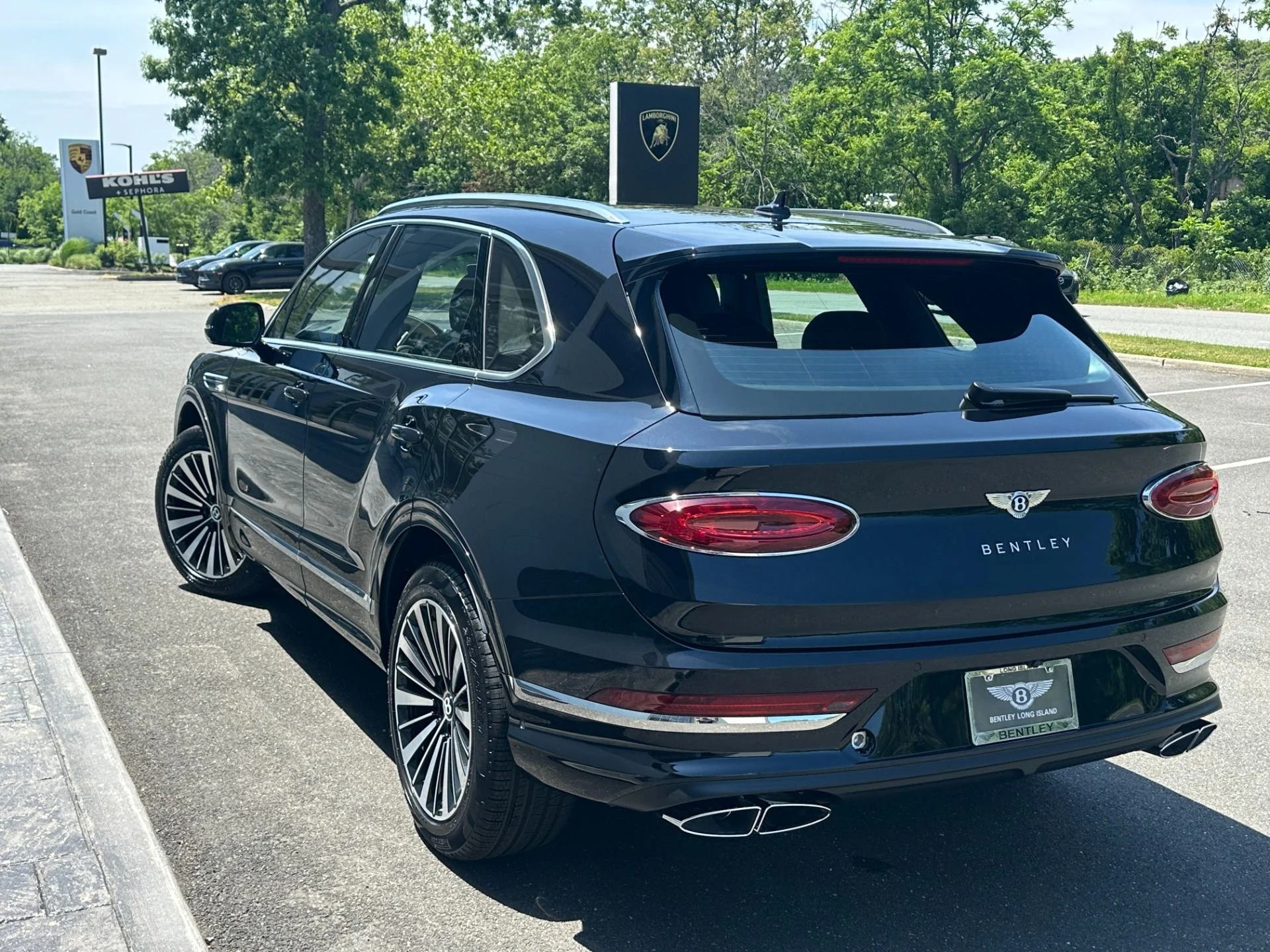 mph002_1065744192_Used_2026_Bentley_Bentayga_V8_1786136311_3017471076