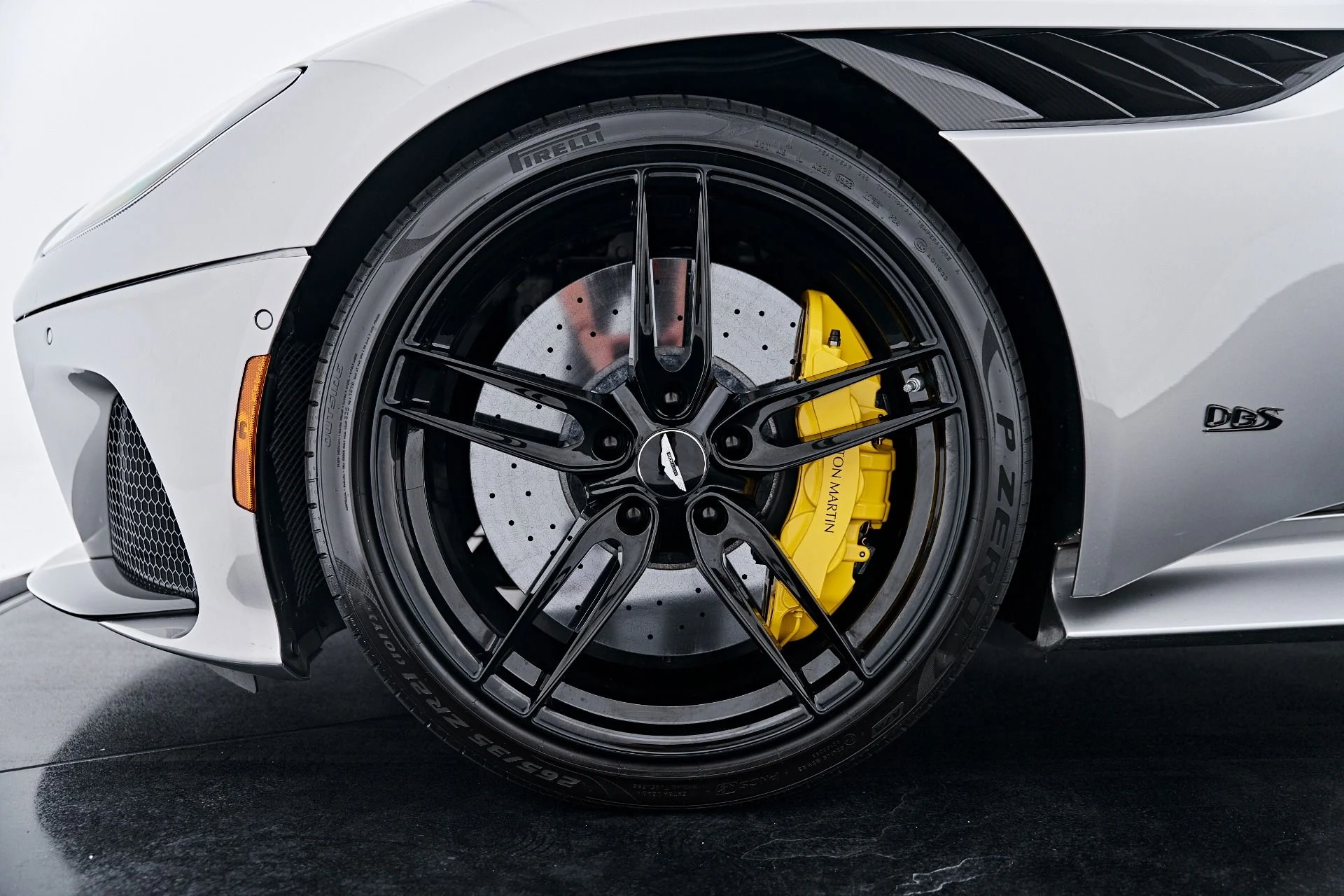 mph002_1065926868_Used_2023_Aston_Martin_DBS_1790369808_60b89f421a
