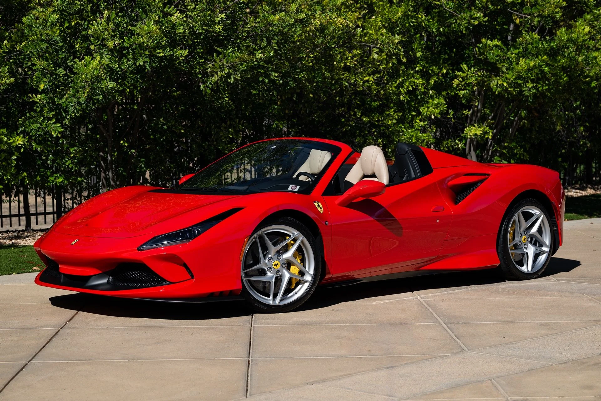 mph002_1067199644_Used_2022_Ferrari_F8_Spider_1791574017_17521c865c