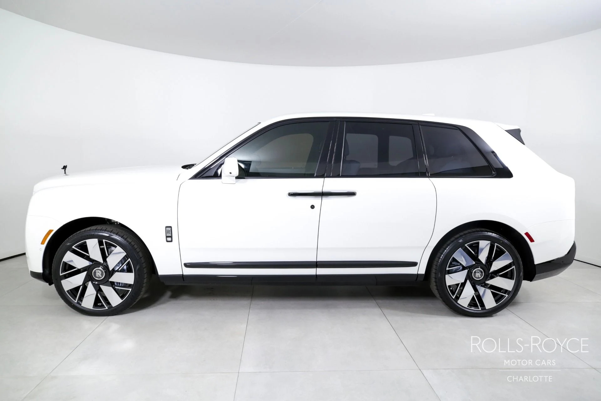 mph002_1070944739_Used_2025_Rolls_Royce_Cullinan_1732209610_0a33bb7146
