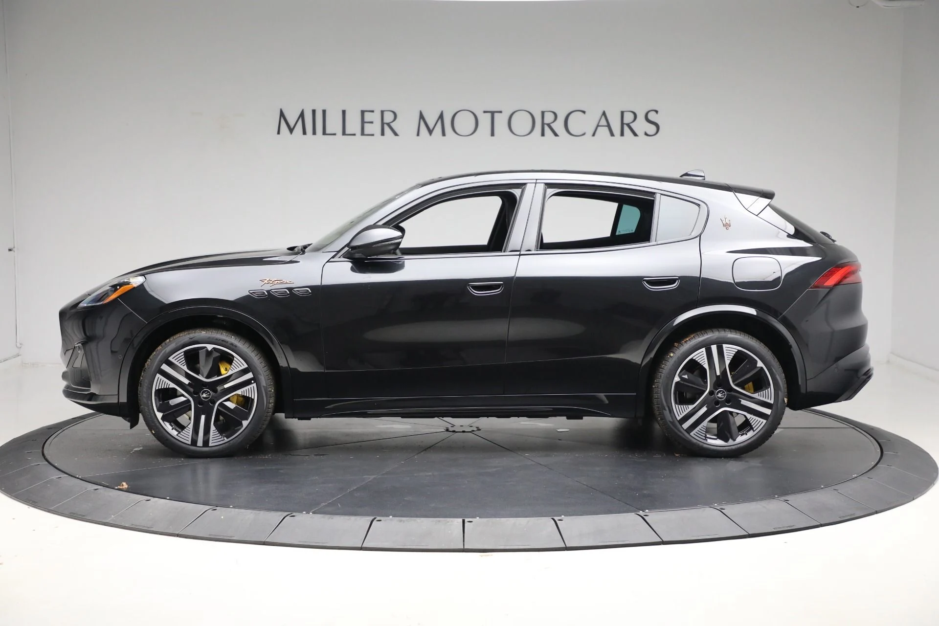 mph002_1075606251_New_2025_Maserati_Grecale_Folgore_fc24c526b0