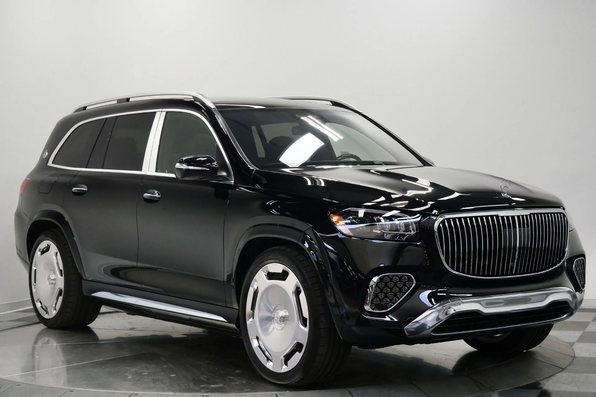 mph002_1089170071_Used_2025_Mercedes_Benz_Maybach_GLS_600_4_MATIC_Monoblock_Wheels_4_Seat_Configuration_Rear_Entertainment_1776793710_8efacf932e