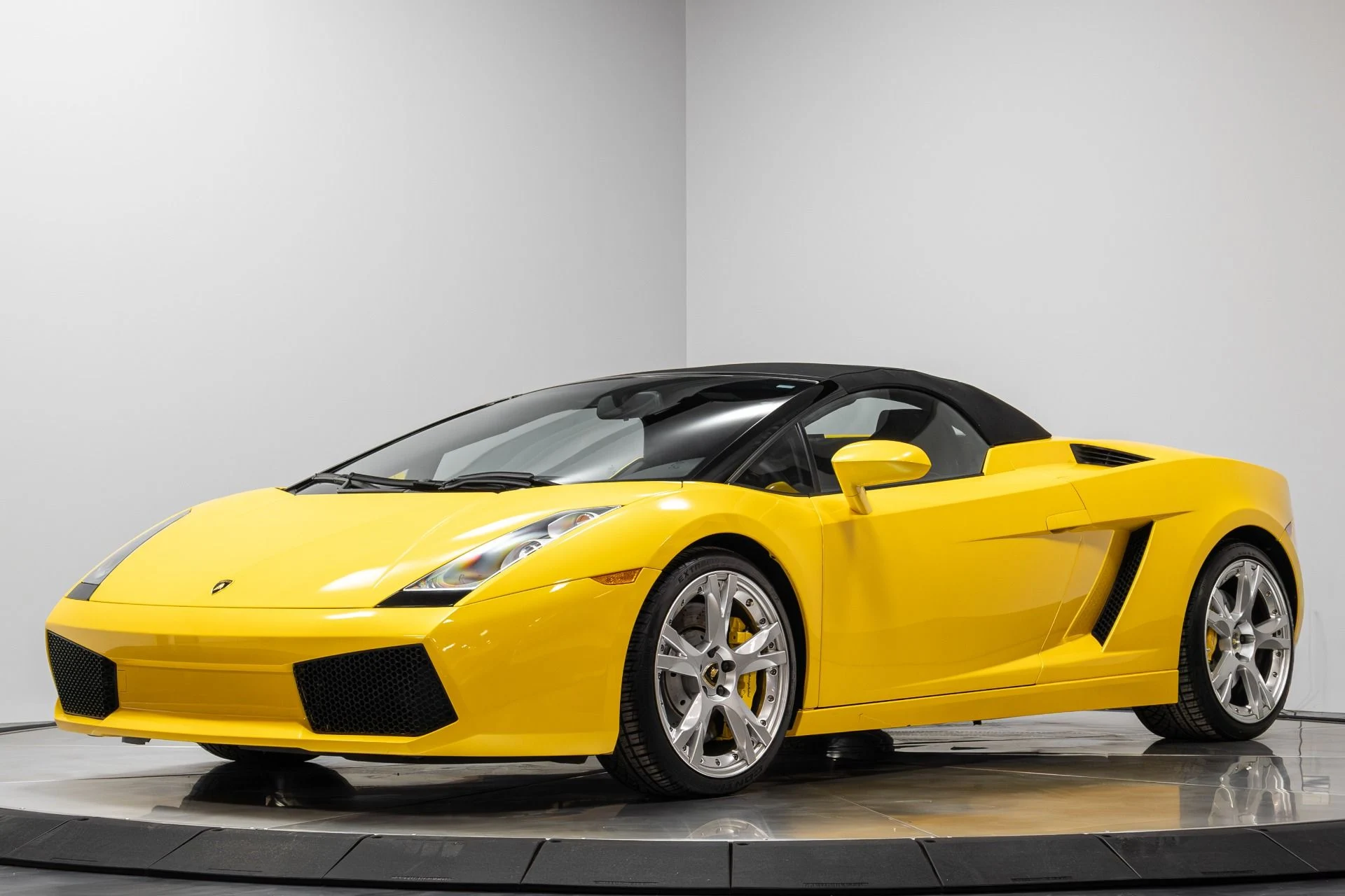 mph002_110061125_Used_2007_Lamborghini_Gallardo_Spyder_1766529333_320f3676b3