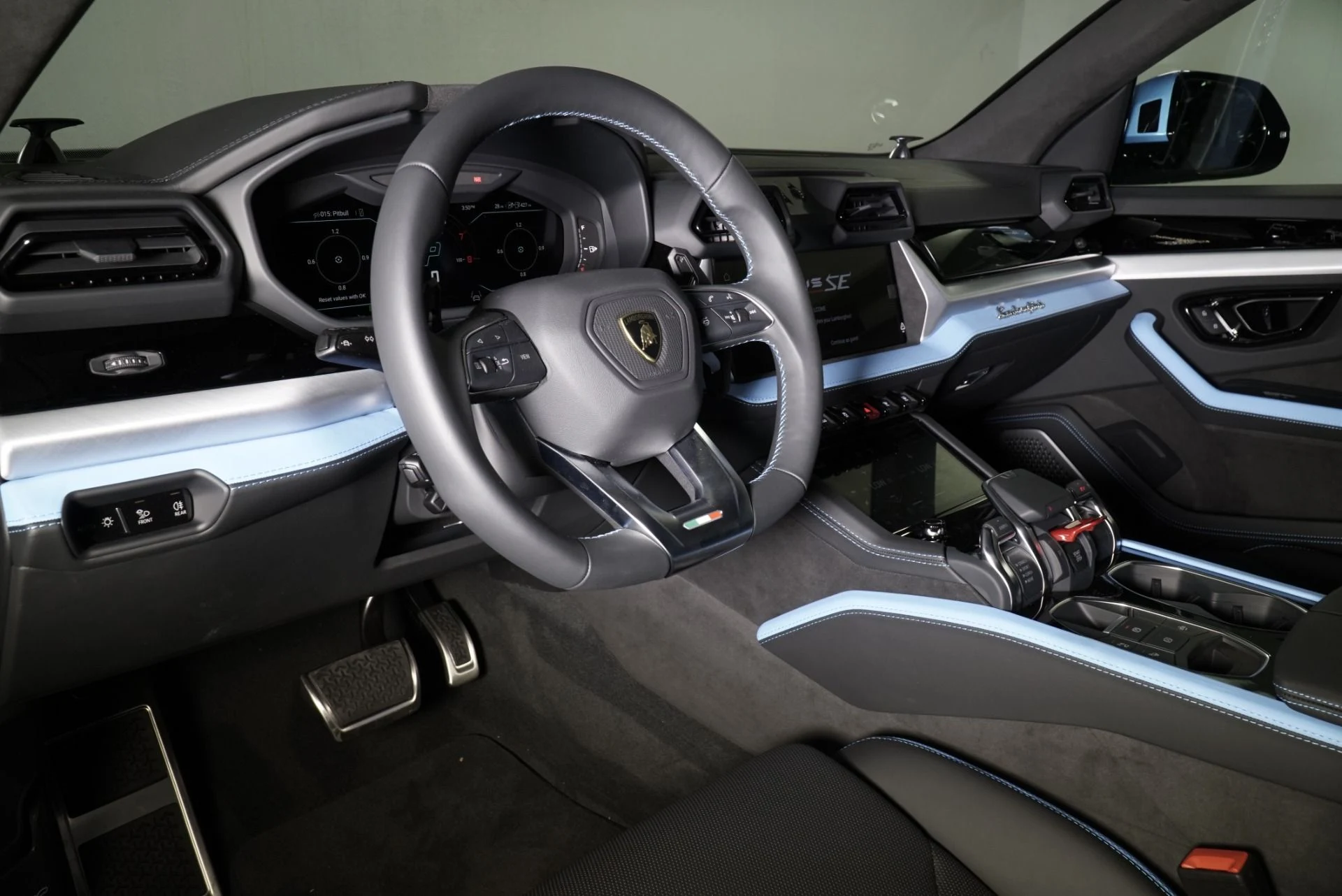 mph002_110753985_New_2025_Lamborghini_Urus_SE_1760113903_dc6531dff6