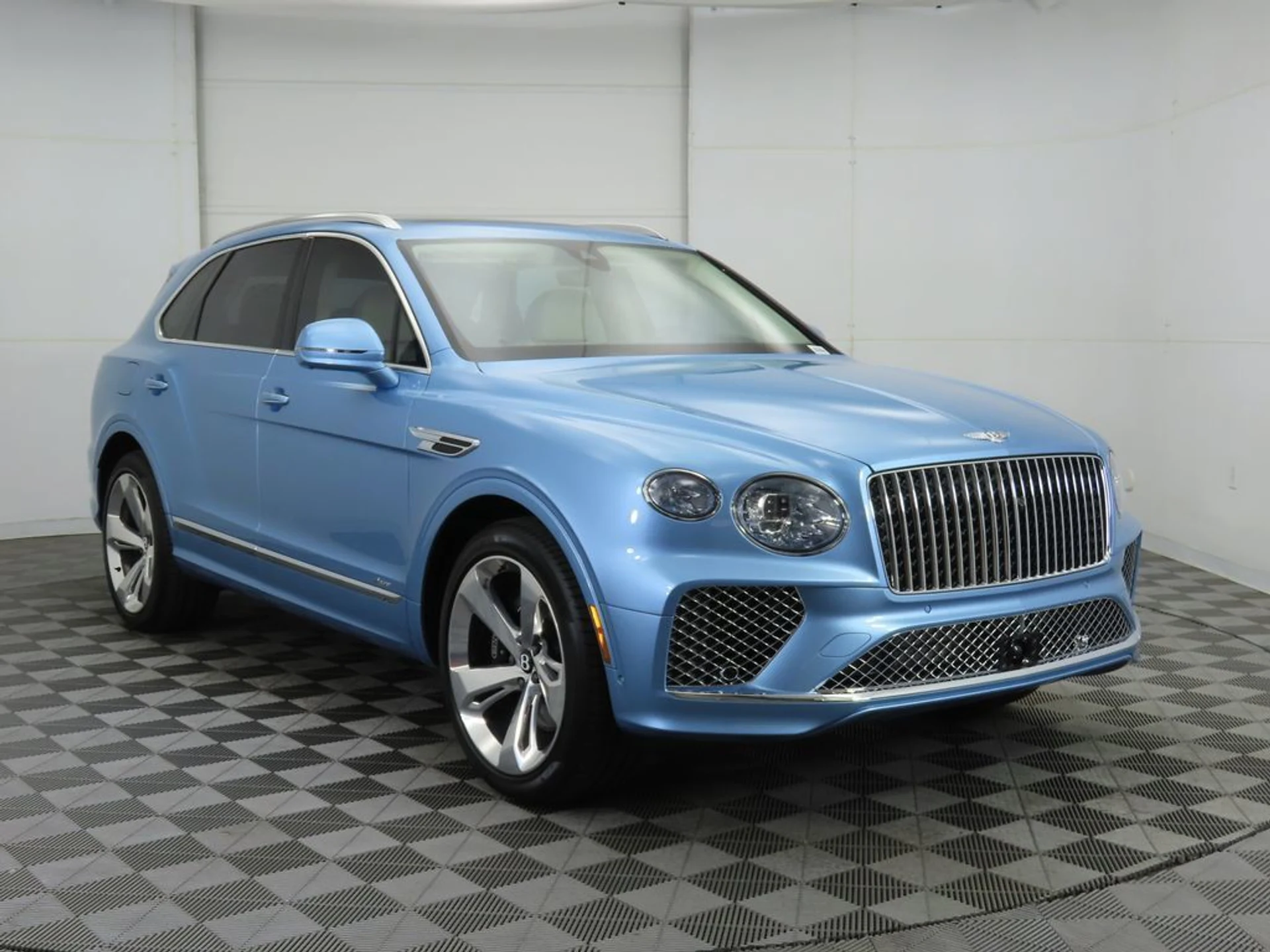 mph002_1108383541_new_2025_bentley_bentayga_v8awd_8119_22909990_3_1024_280d2360bc