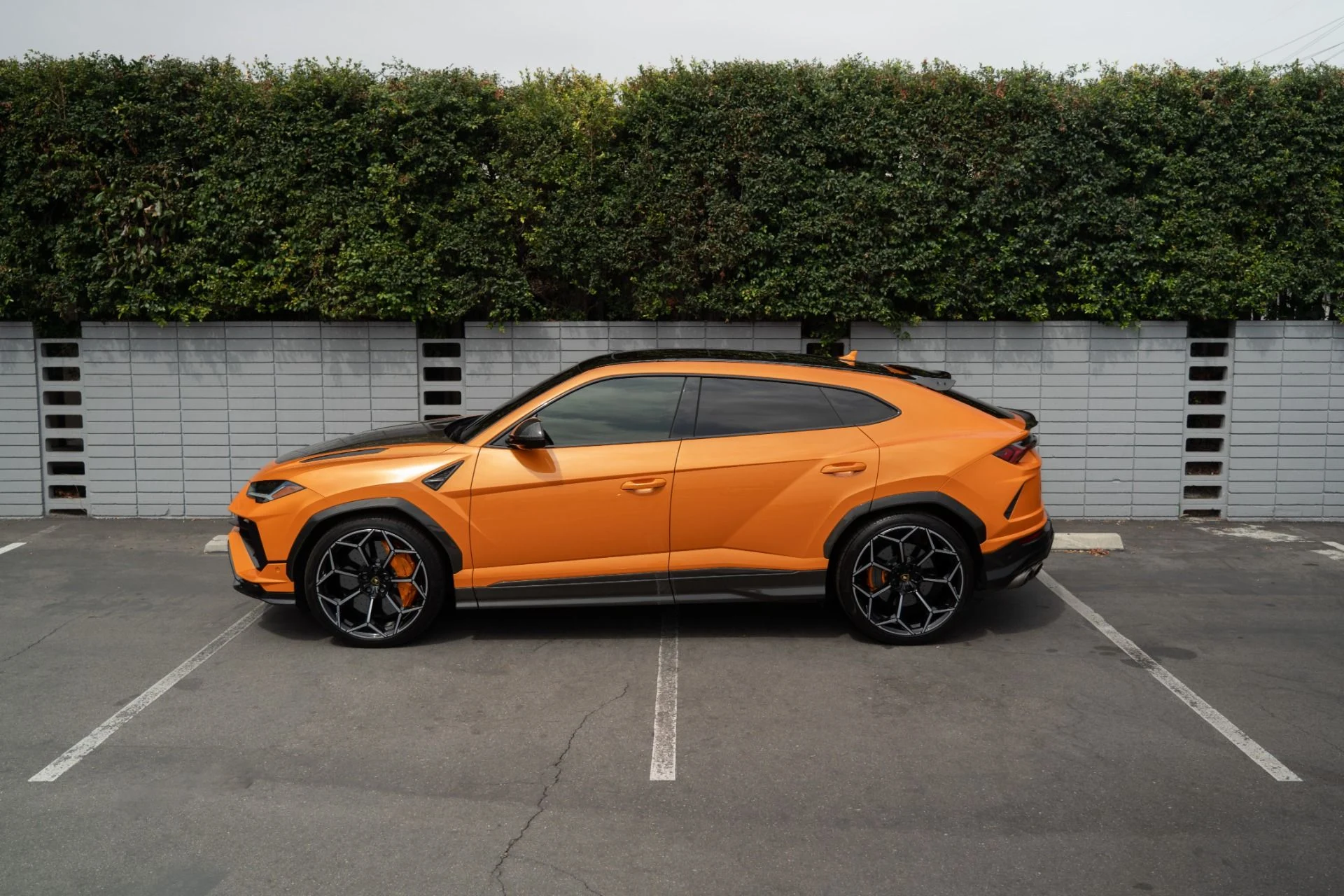 mph002_1111561196_Used_2022_Lamborghini_Urus_1755127635_61dbf629c0