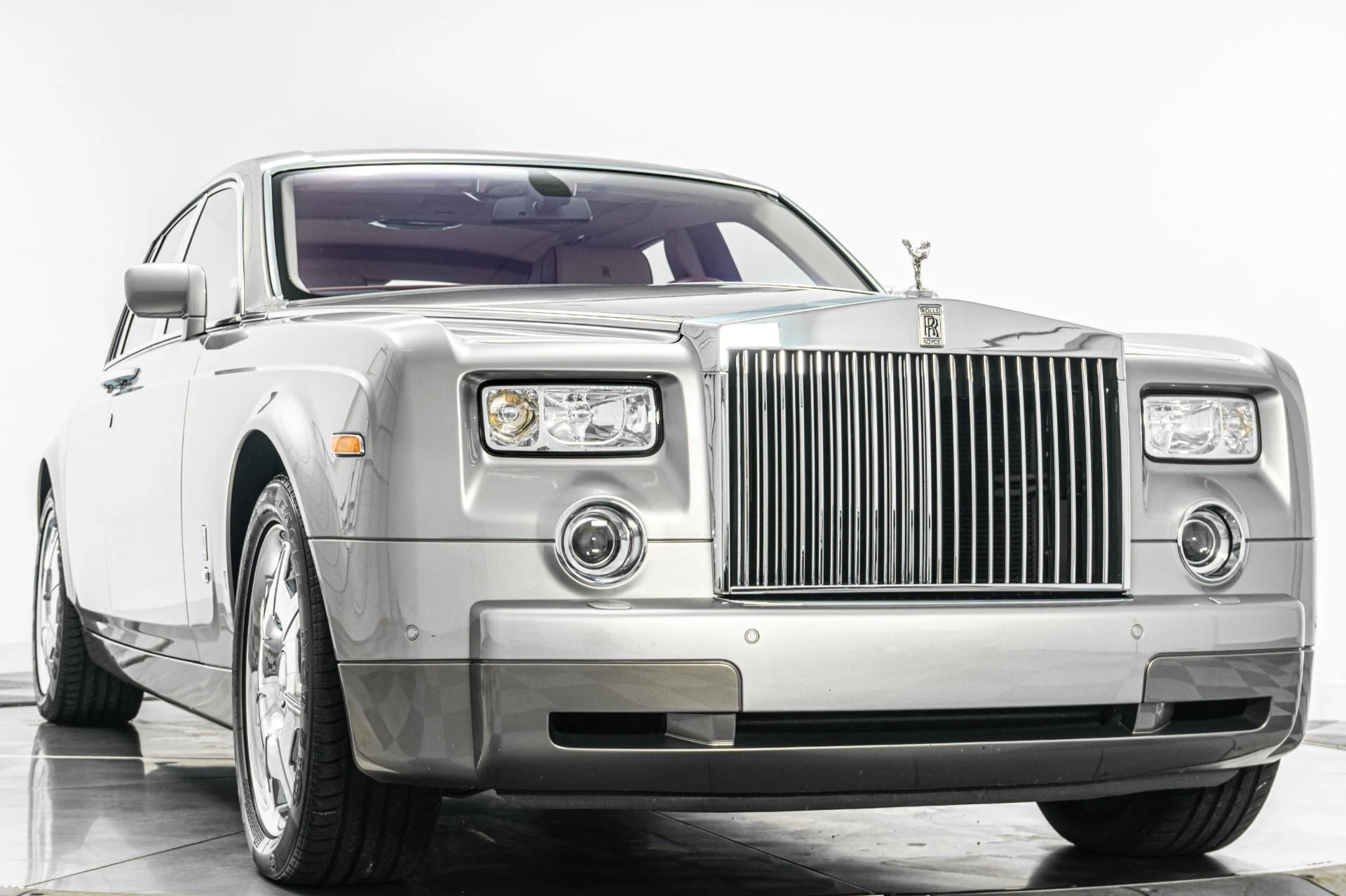 mph002_1118238981_Used_2007_Rolls_Royce_Phantom_Two_Tone_Exterior_and_Interior_Chromed_Wheels_1782334450_0481015ff4