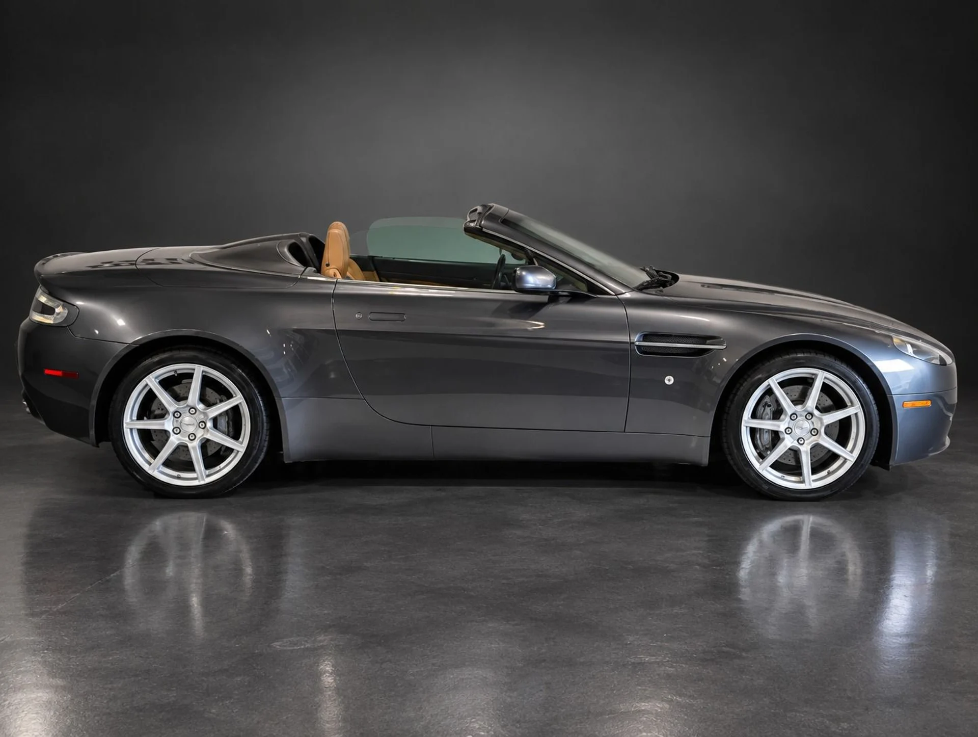 mph002_1129016320_Used_2007_Aston_Martin_V8_Vantage_Roadster_Only_27_K_Miles_Just_Serviced_Gorgeous_Color_Combo_1789143706_db891b5ed4