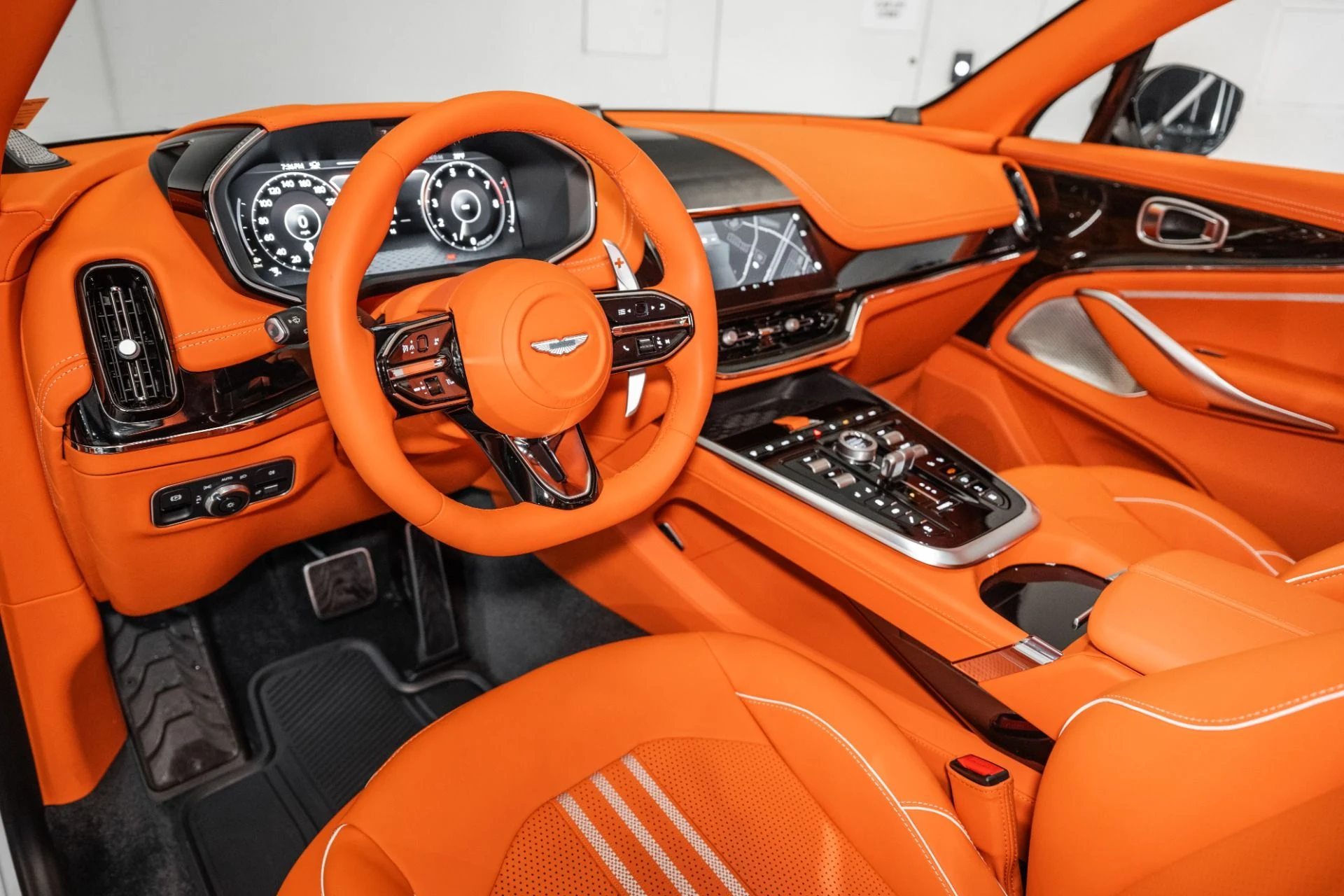 mph002_1129437357_New_2025_Aston_Martin_DBX_707_1739461837_26944c4baf
