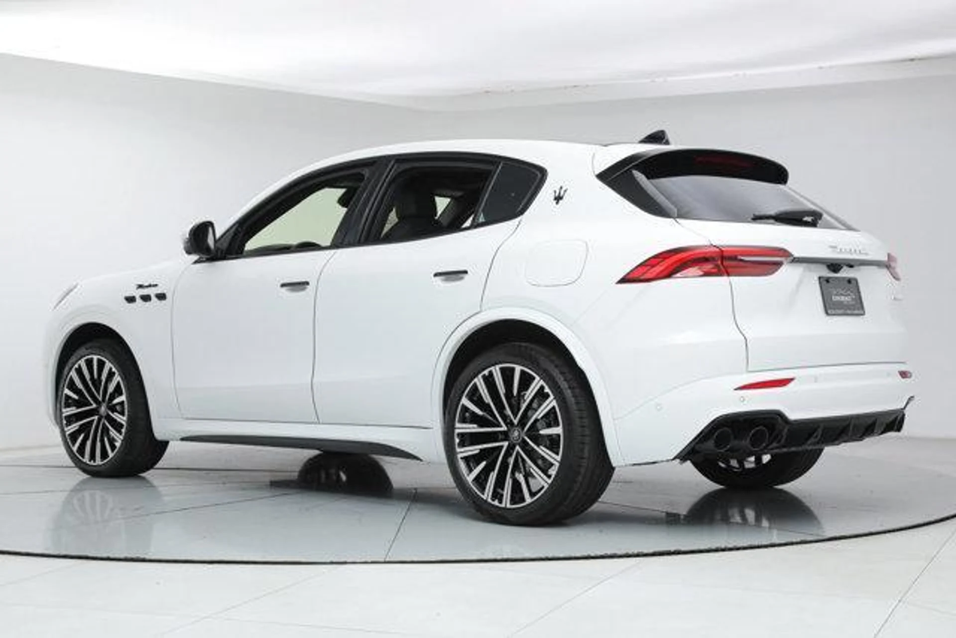 mph002_1130240884_l_Xr_uzc_Cyr_Vqd_Gl_TQ_Uc1_J55_DFA_e4a08bf841