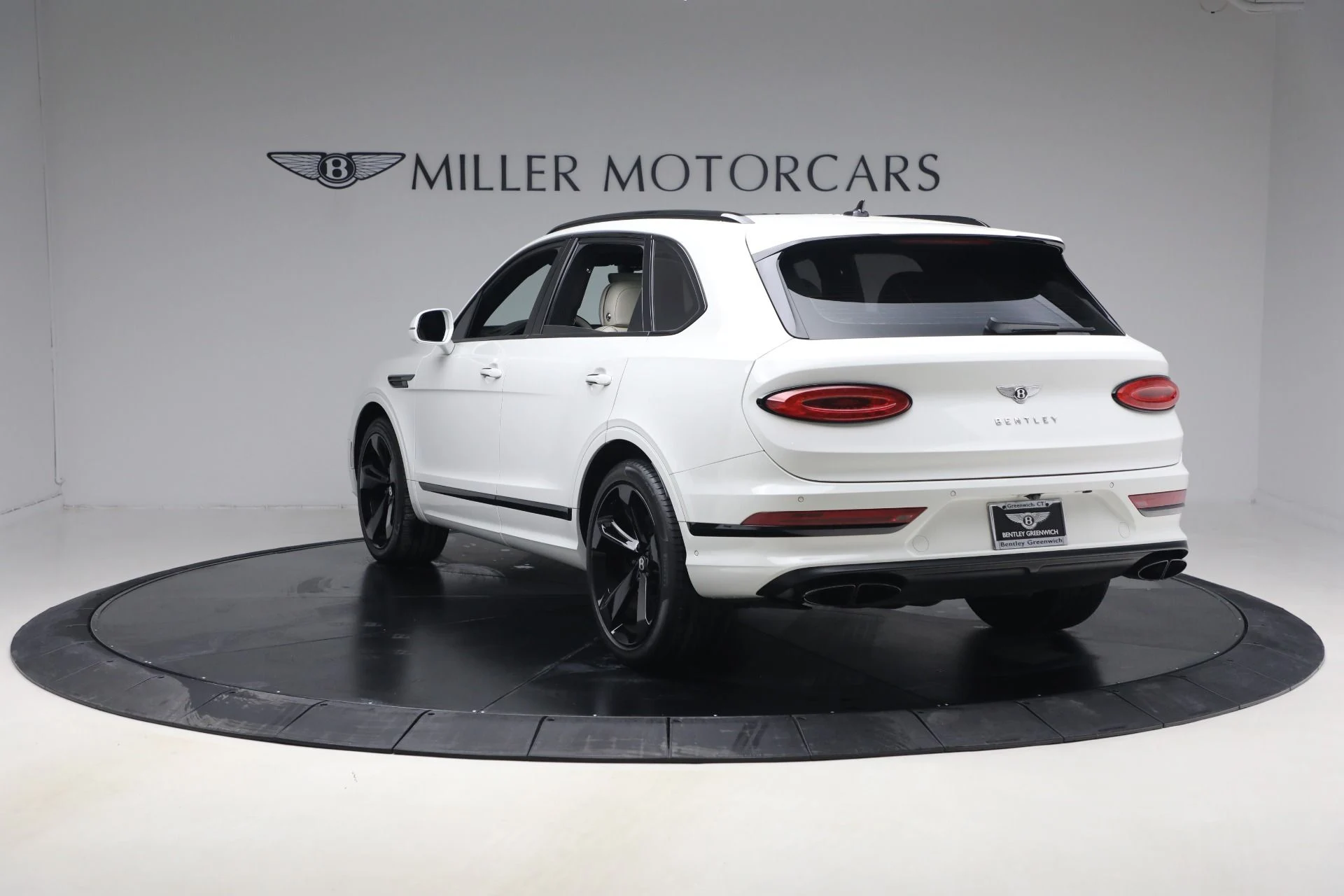 mph002_1132119362_Used_2023_Bentley_Bentayga_V8_1770079262_c3f05c0362